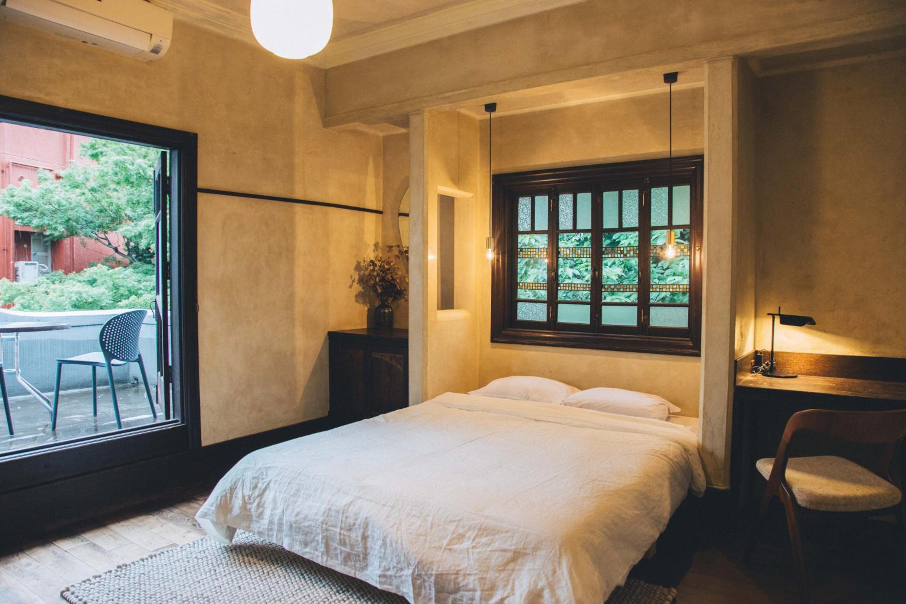 Queen Room with Balcony photo 3