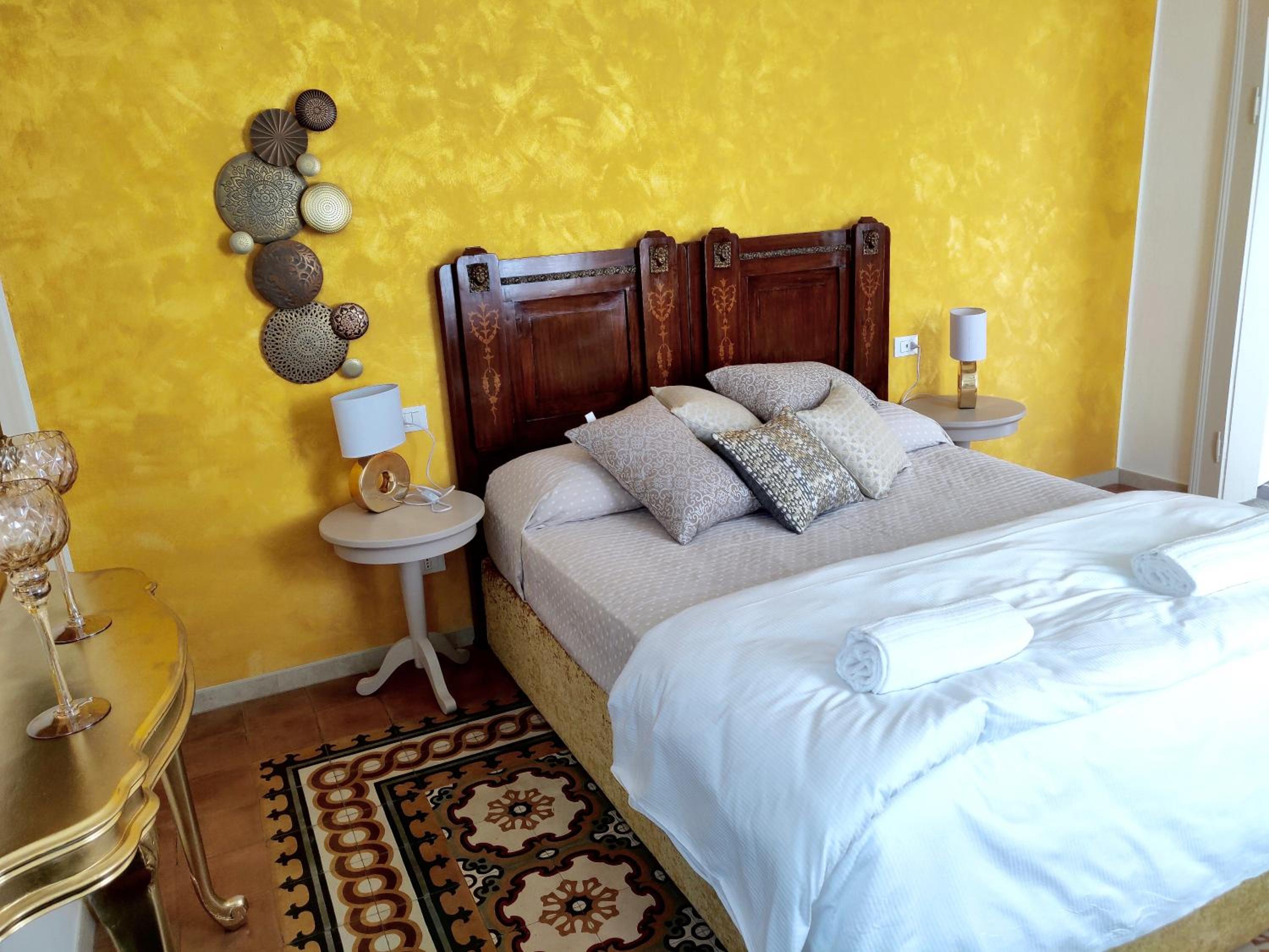 King Suite with Balcony - Photo 1