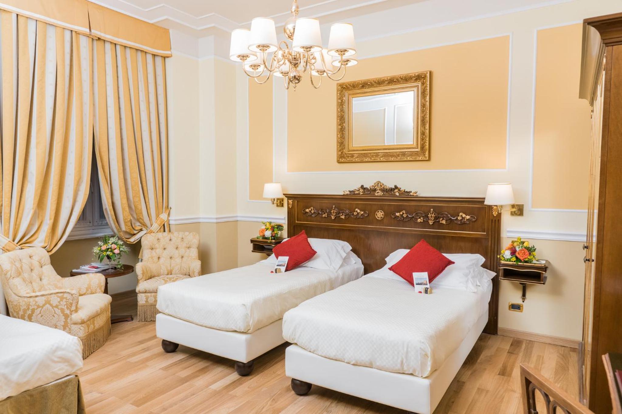 Family Room (2 Adults + 1 Child) - Photo 2