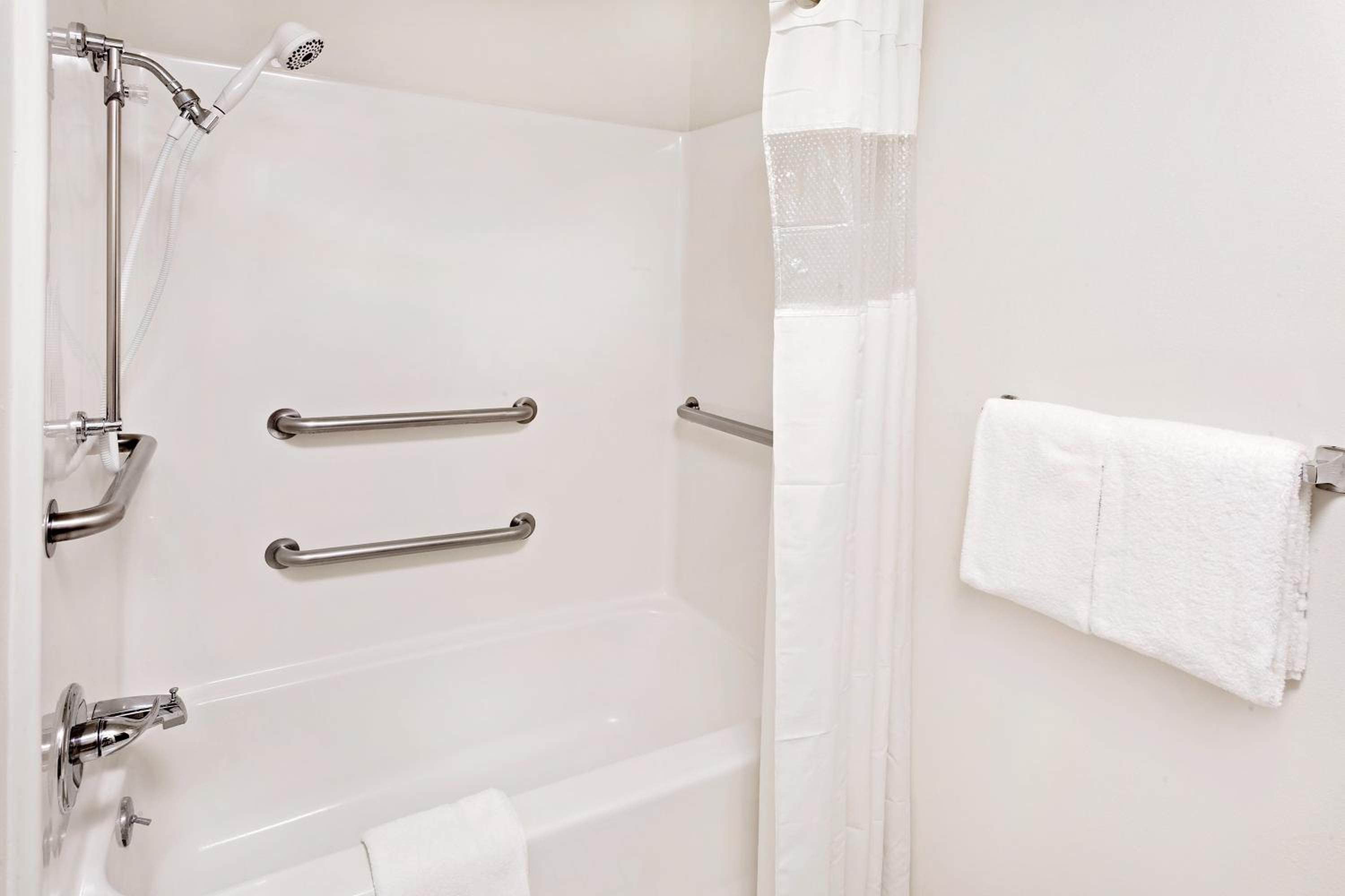 Queen Room - Disability Access - Non-Smoking - Photo 4