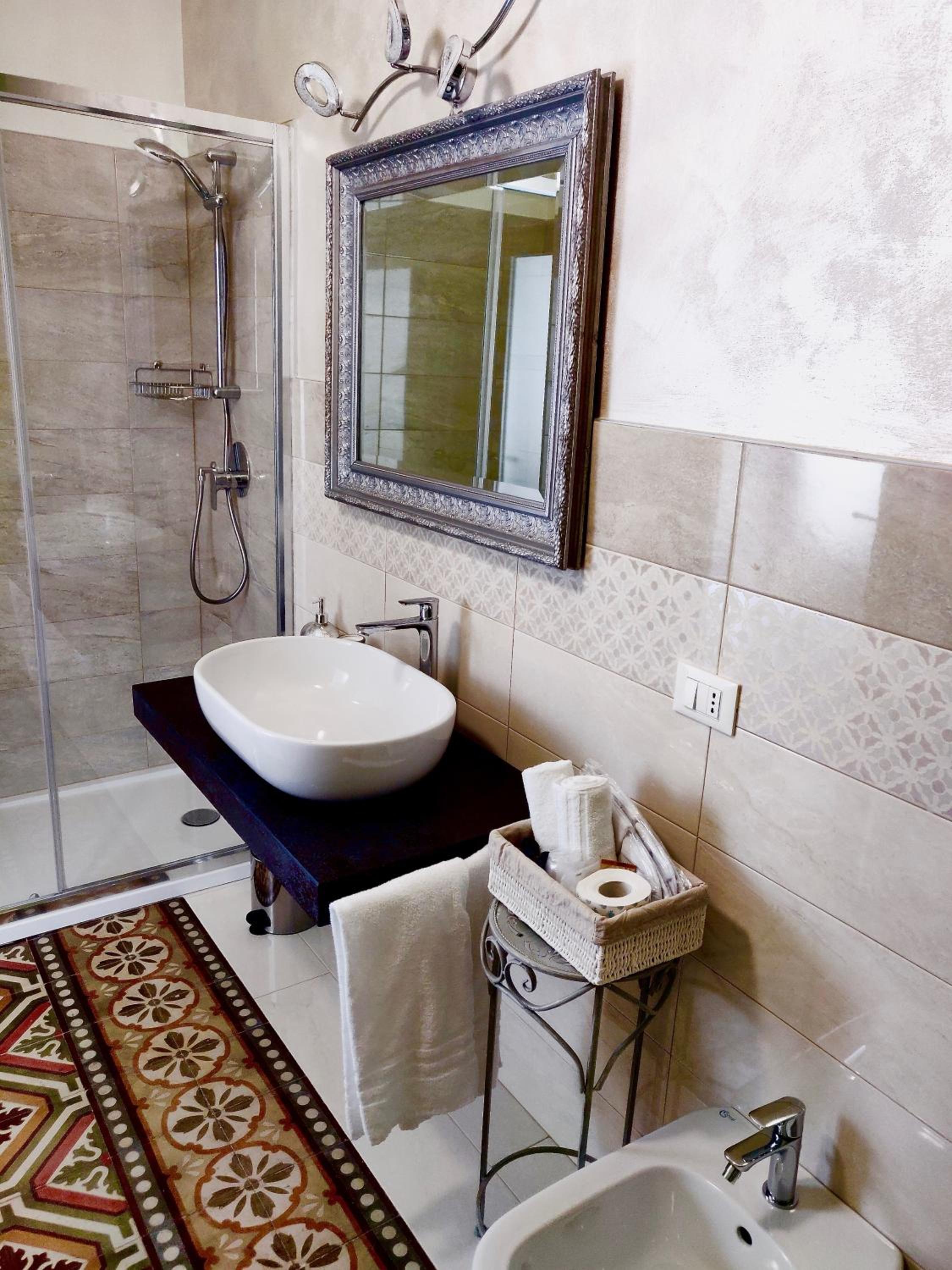 King Suite with Balcony - Photo 4