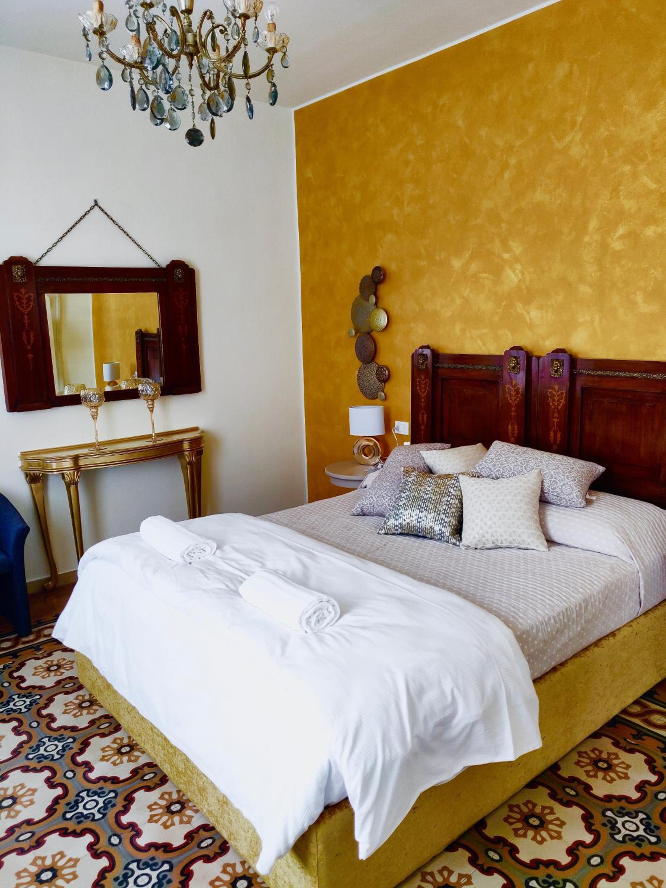 King Suite with Balcony - Photo 9