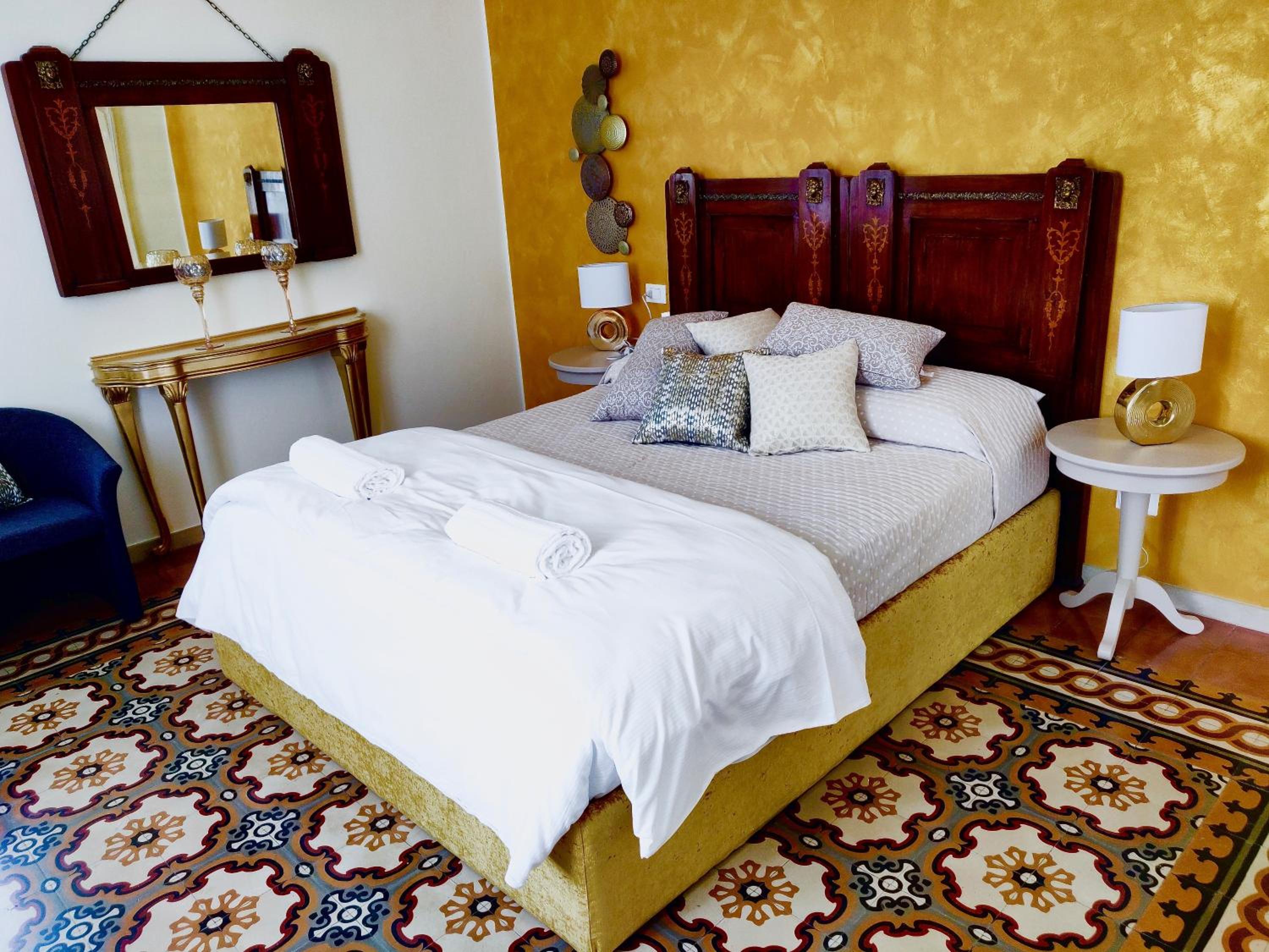 King Suite with Balcony - Photo 12