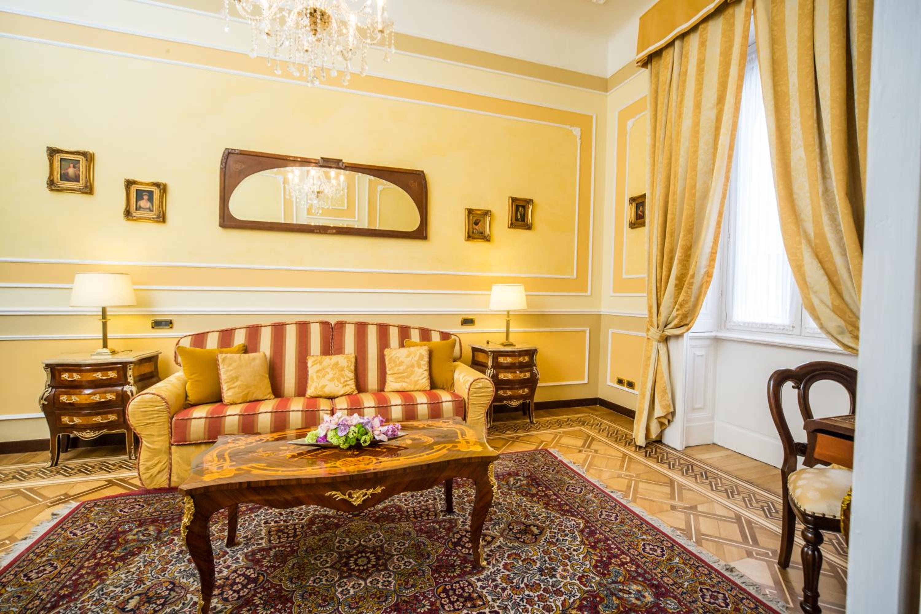 Suite - Photo 5