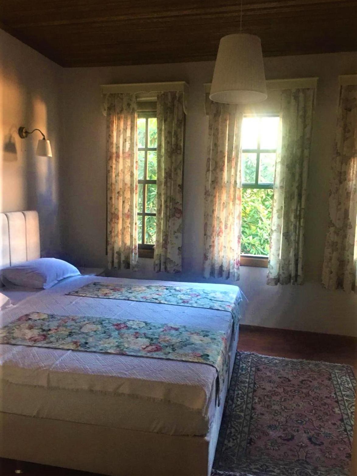 Family Room with Garden View