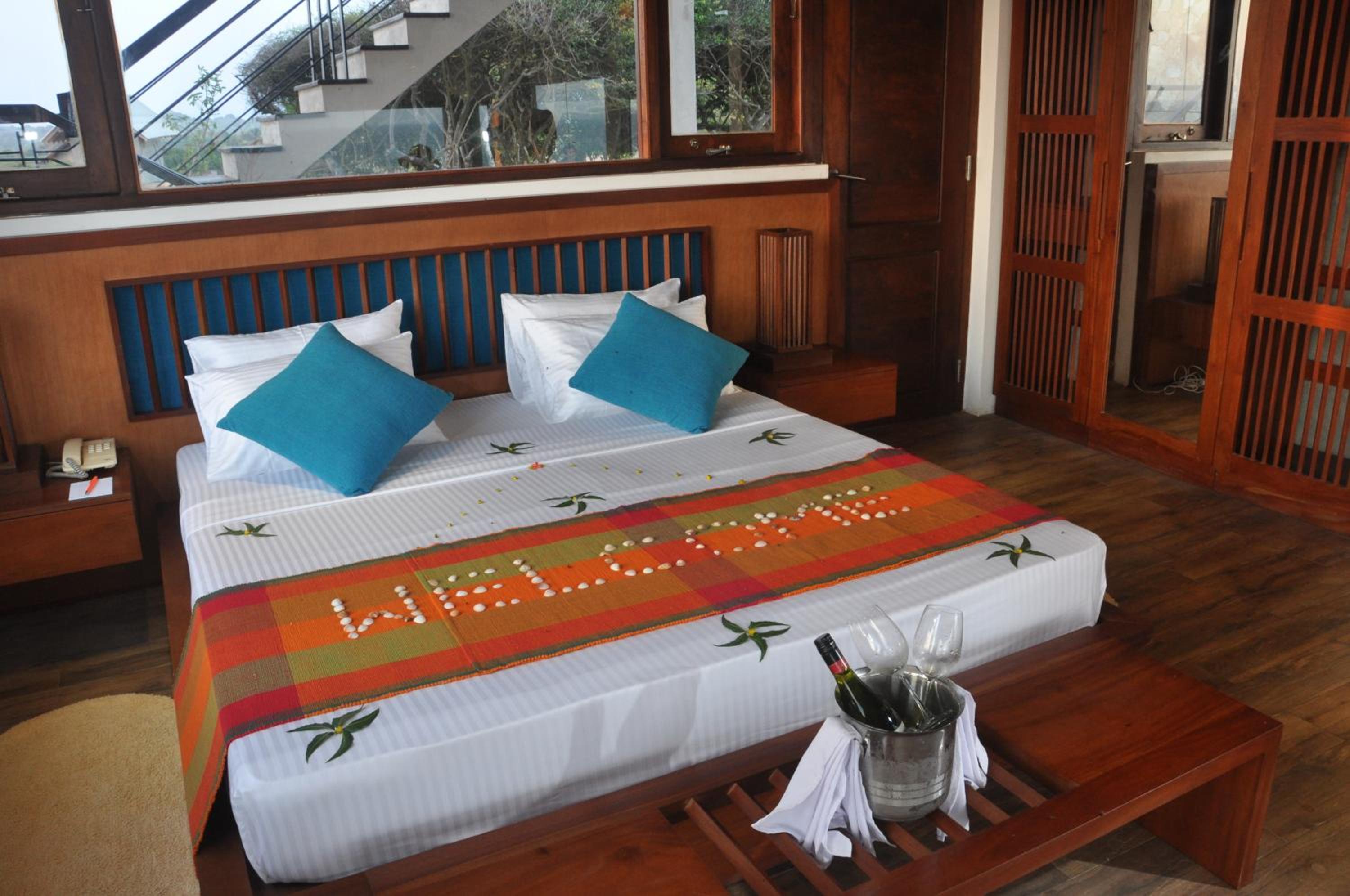 Deluxe Double Room with Balcony and Sea View - Photo 13
