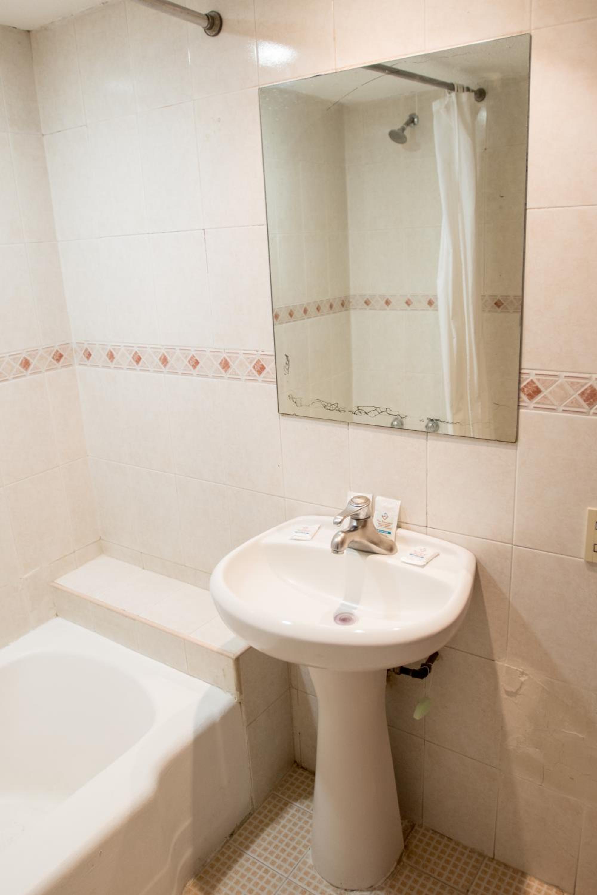 Double Room - Photo 12