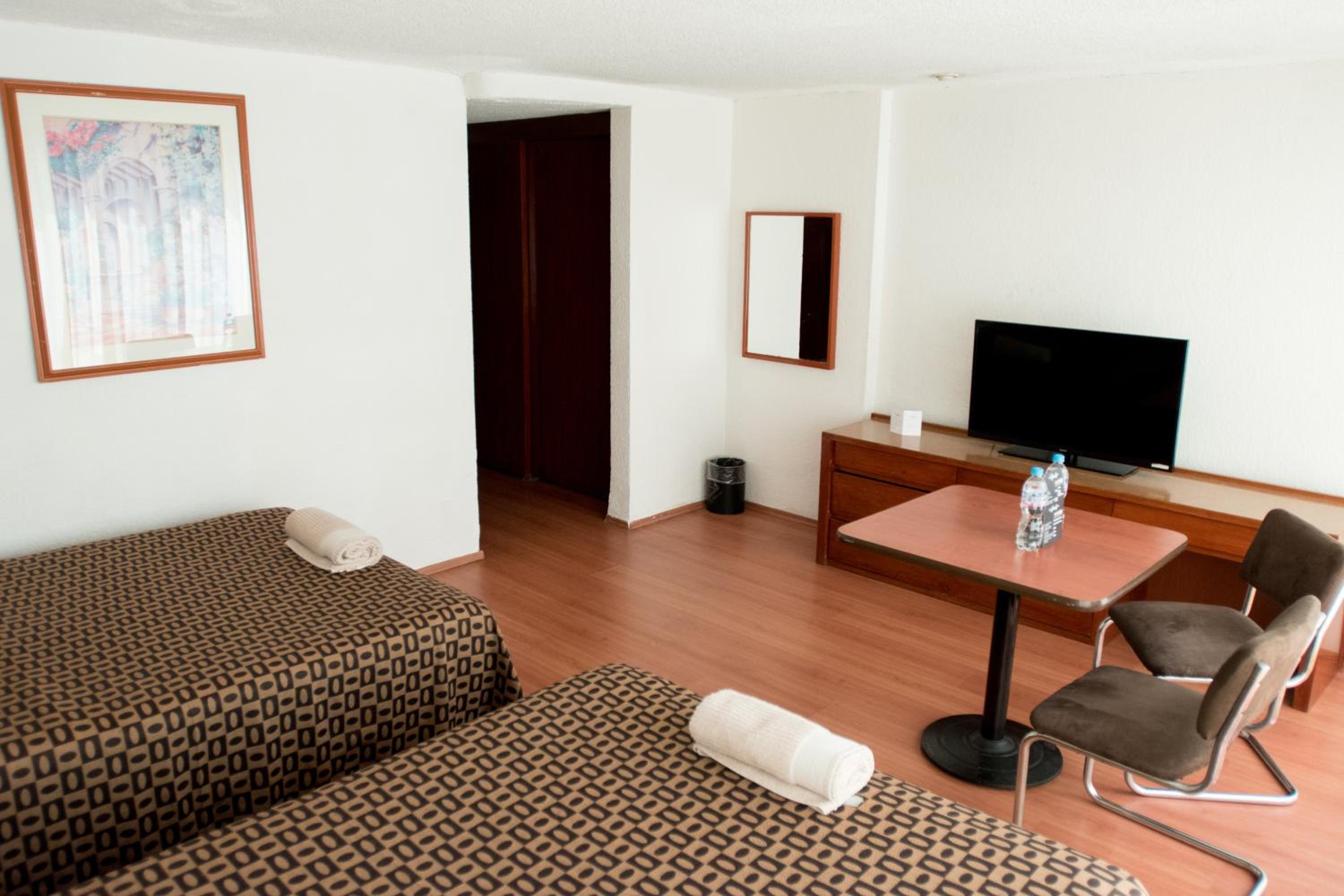Double Room with Two Double Beds - Photo 10