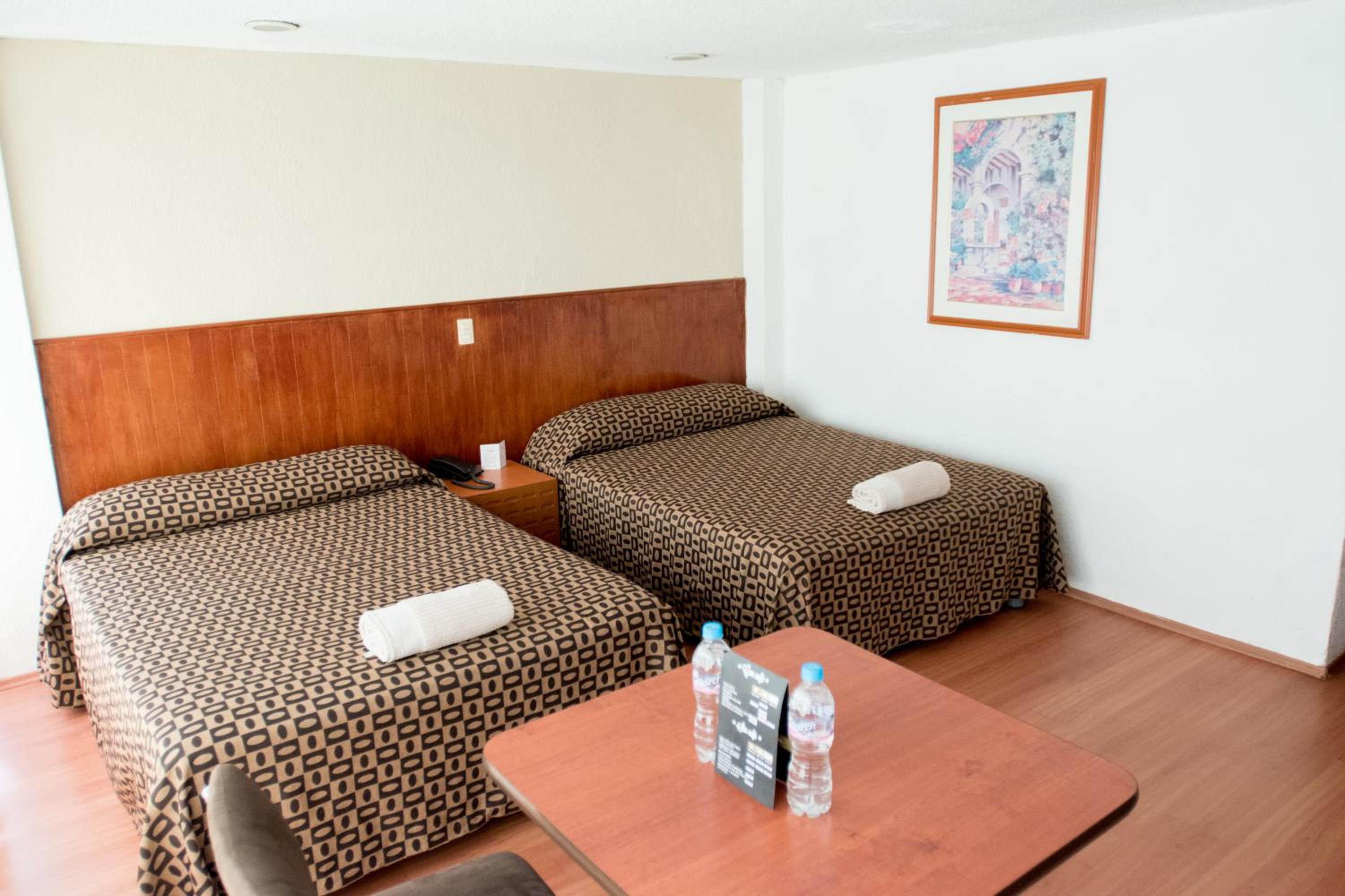 Double Room with Two Double Beds - Photo 9