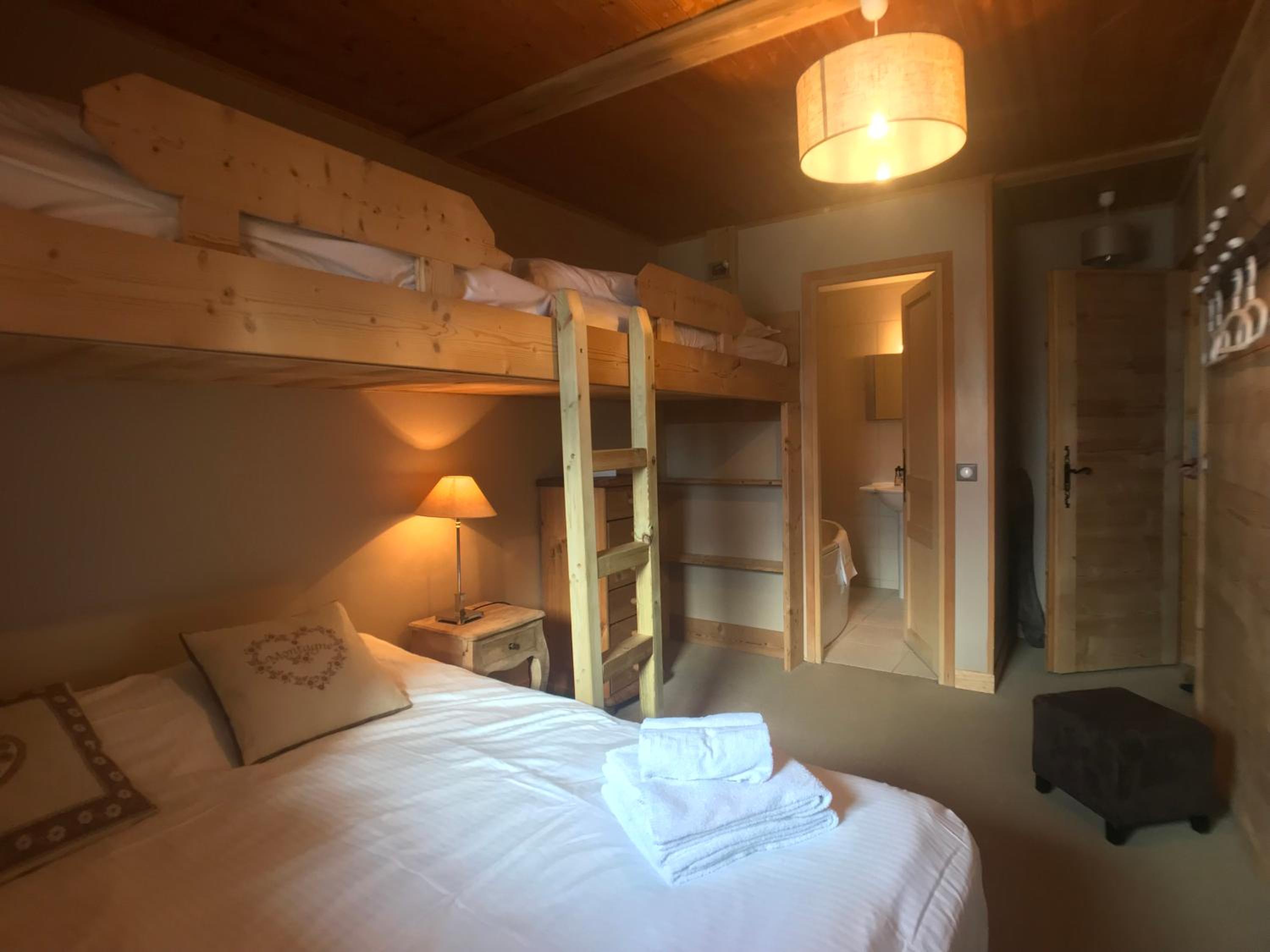 5 bedroomed Superior Chalet with jacuzzi photo 1