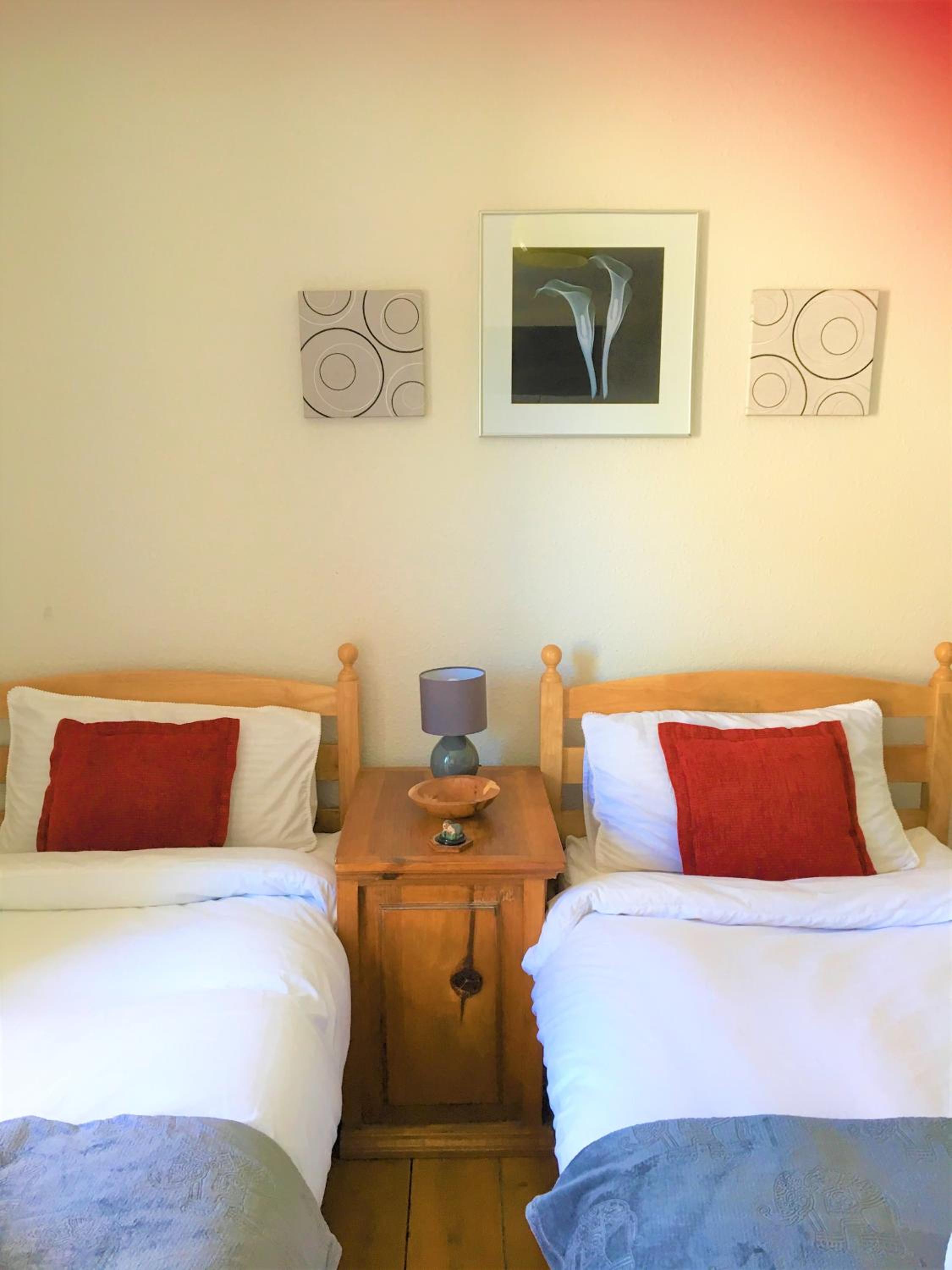Economy Twin Room photo 1