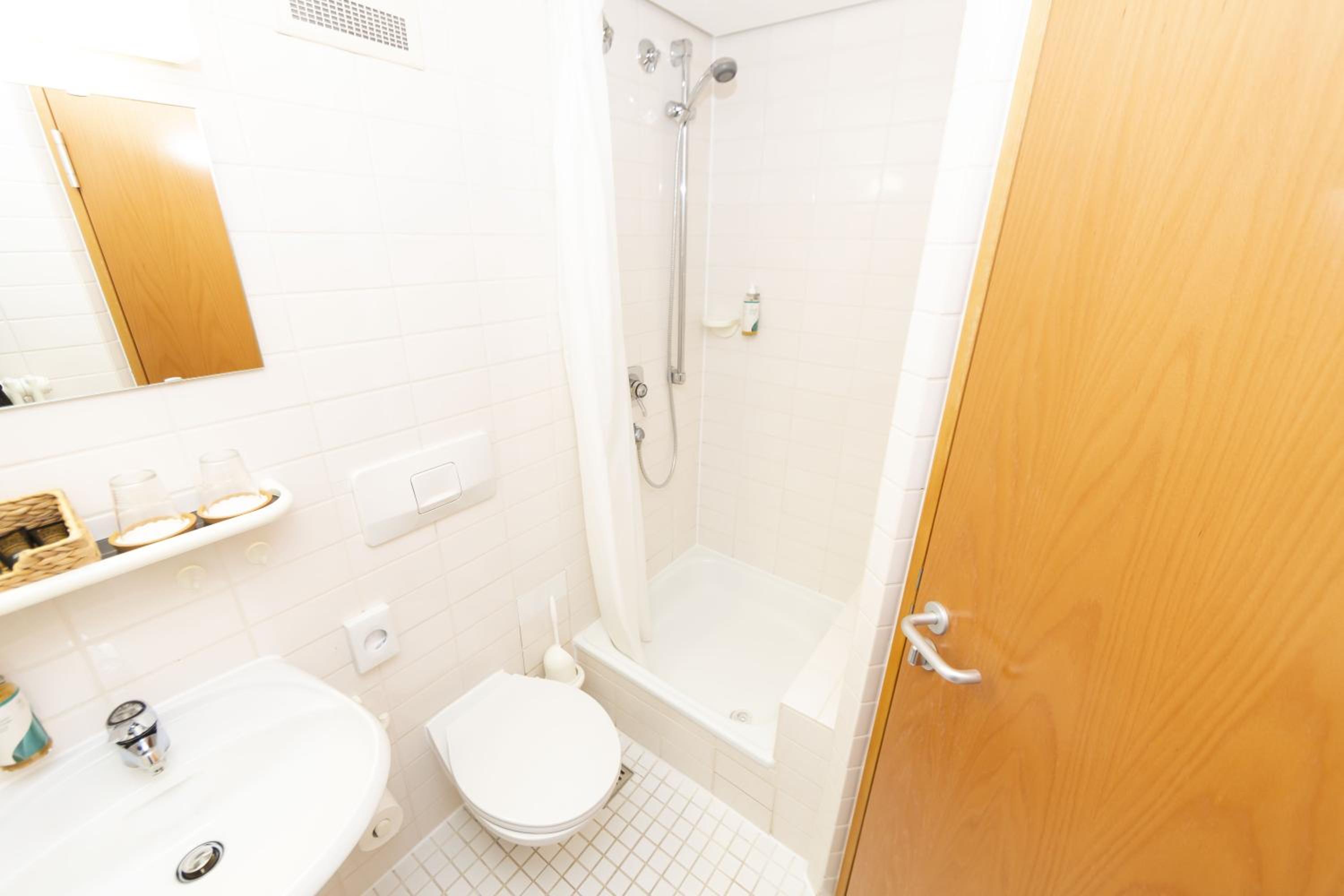 Standard Twin Room - Photo 5