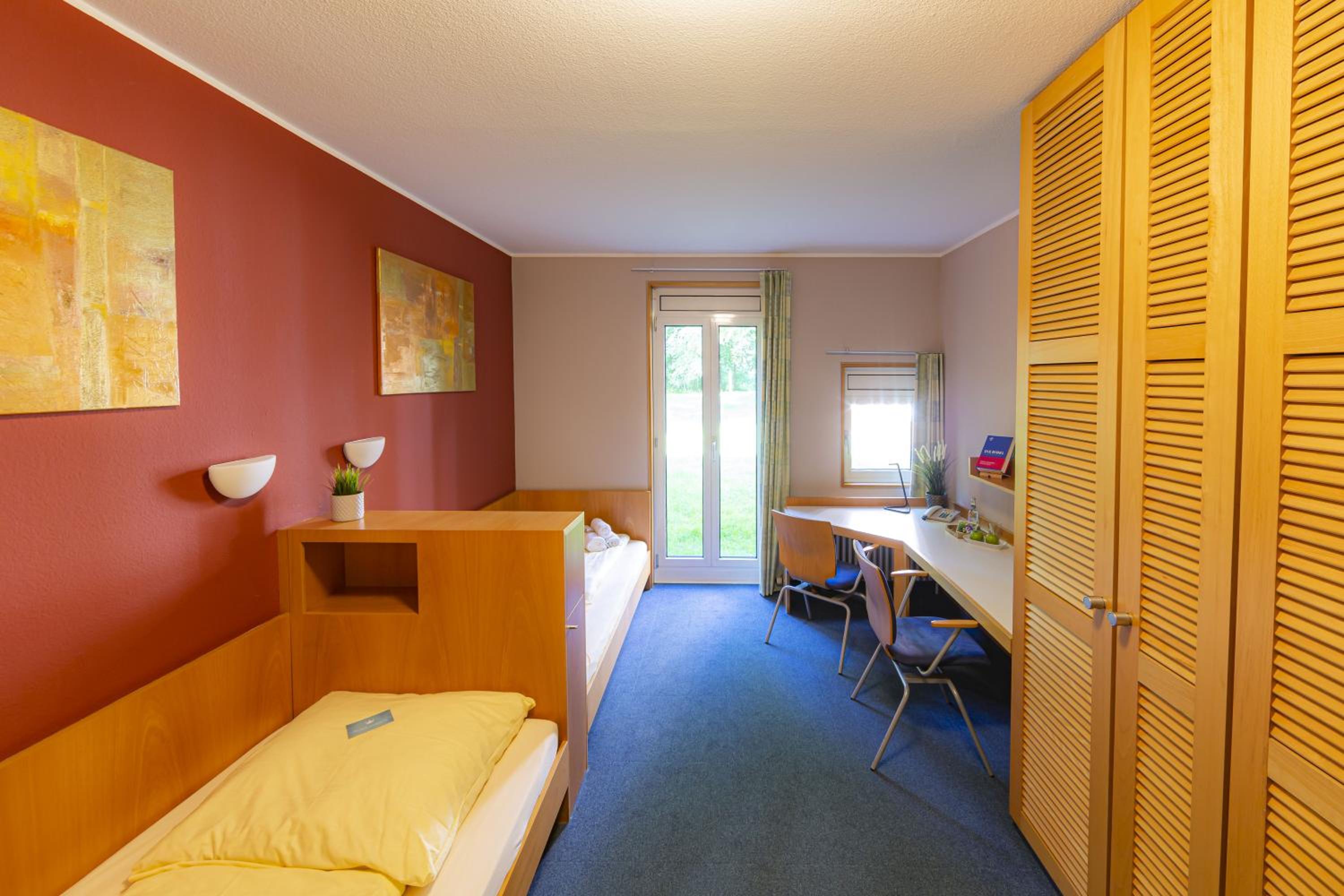 Standard Twin Room - Photo 4