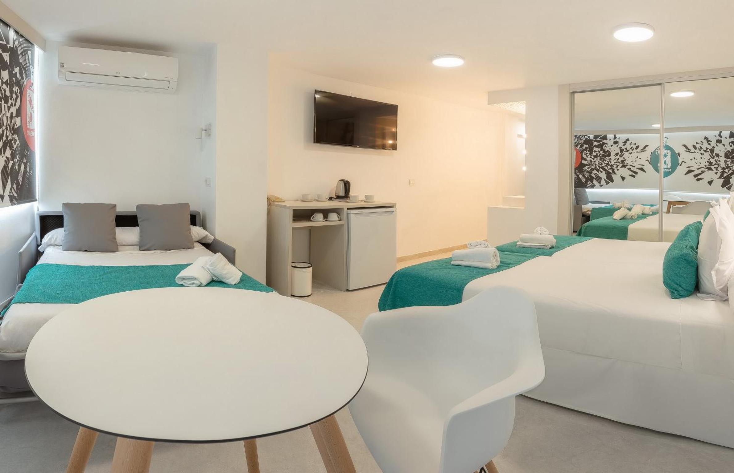 One-Bedroom Apartment (6 Adults) - Photo 2