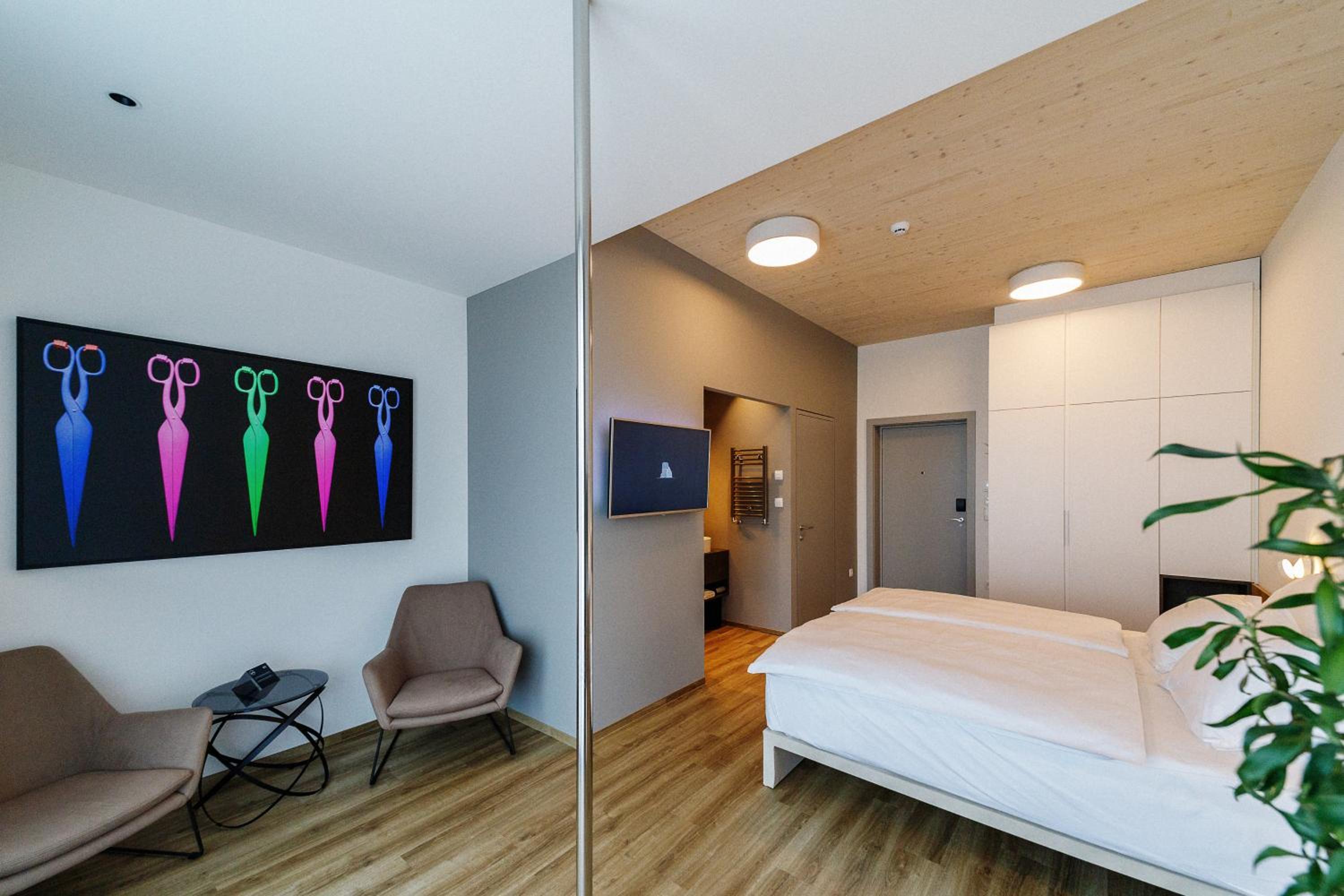 Double or Twin Room with Dancing Pole - Photo 2