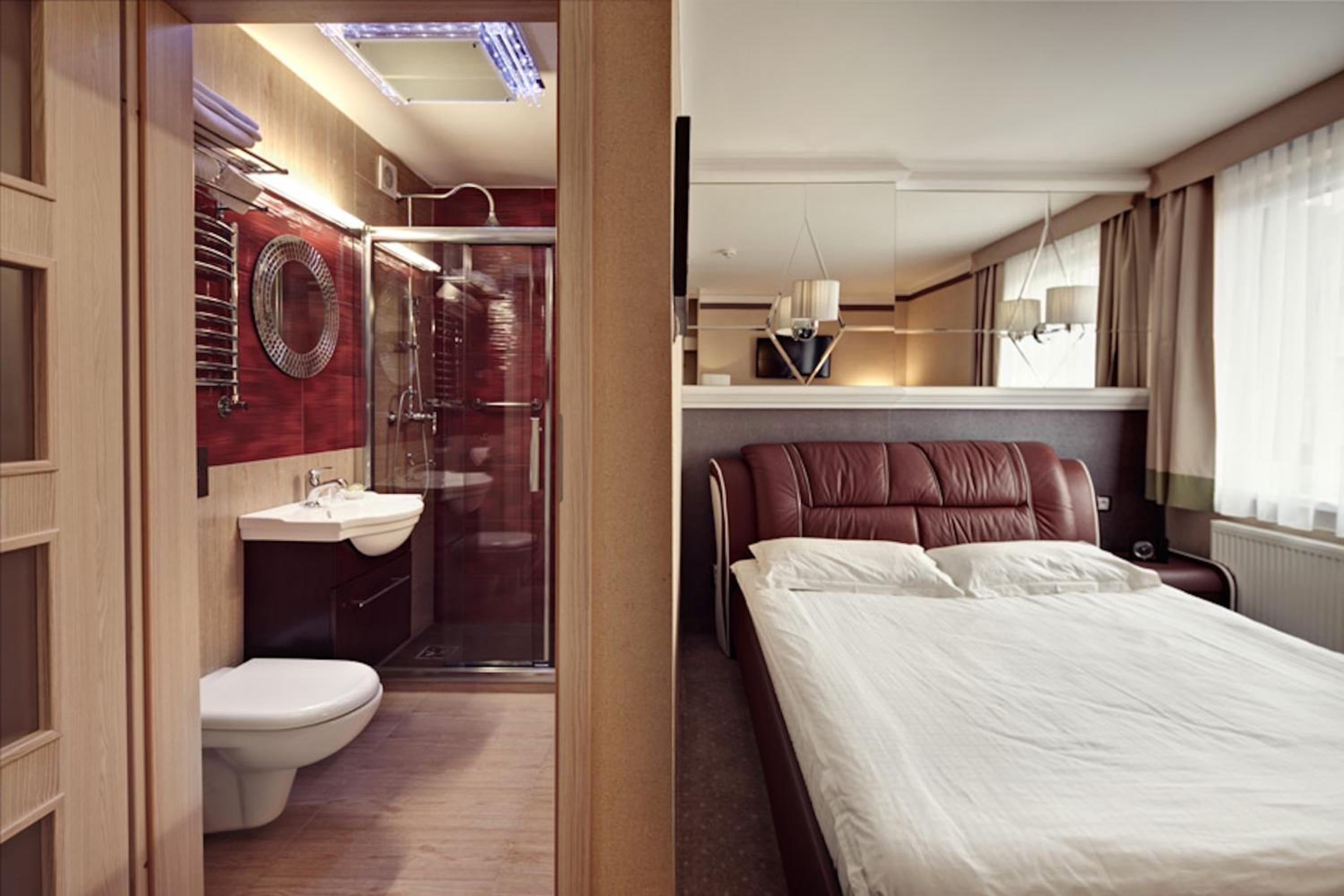 Deluxe King Room - Photo 1