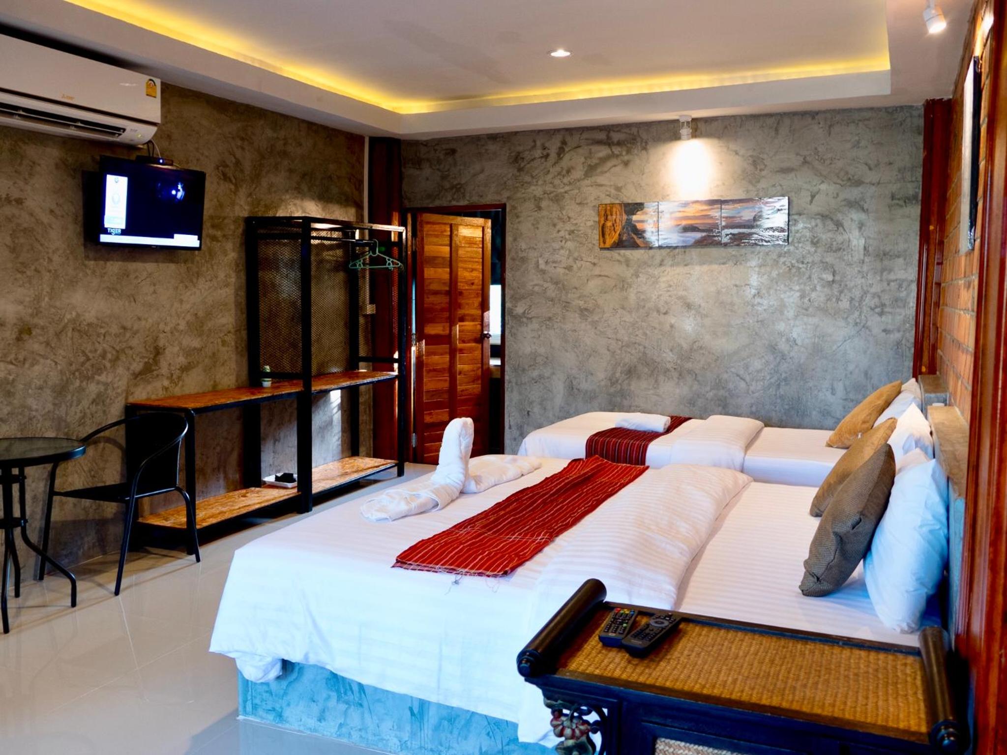 Triple Room with Pool View - Photo 9