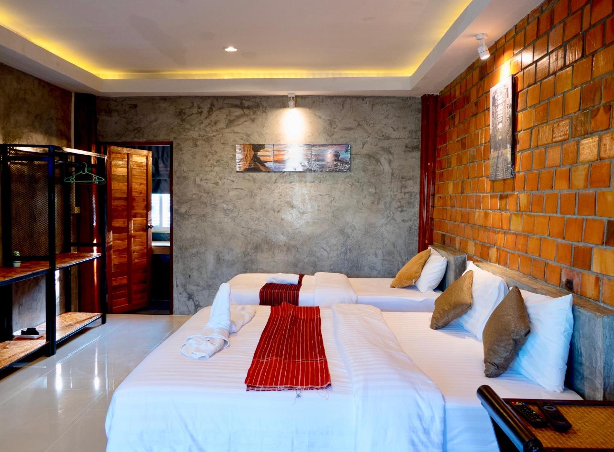 Triple Room with Pool View - Photo 7