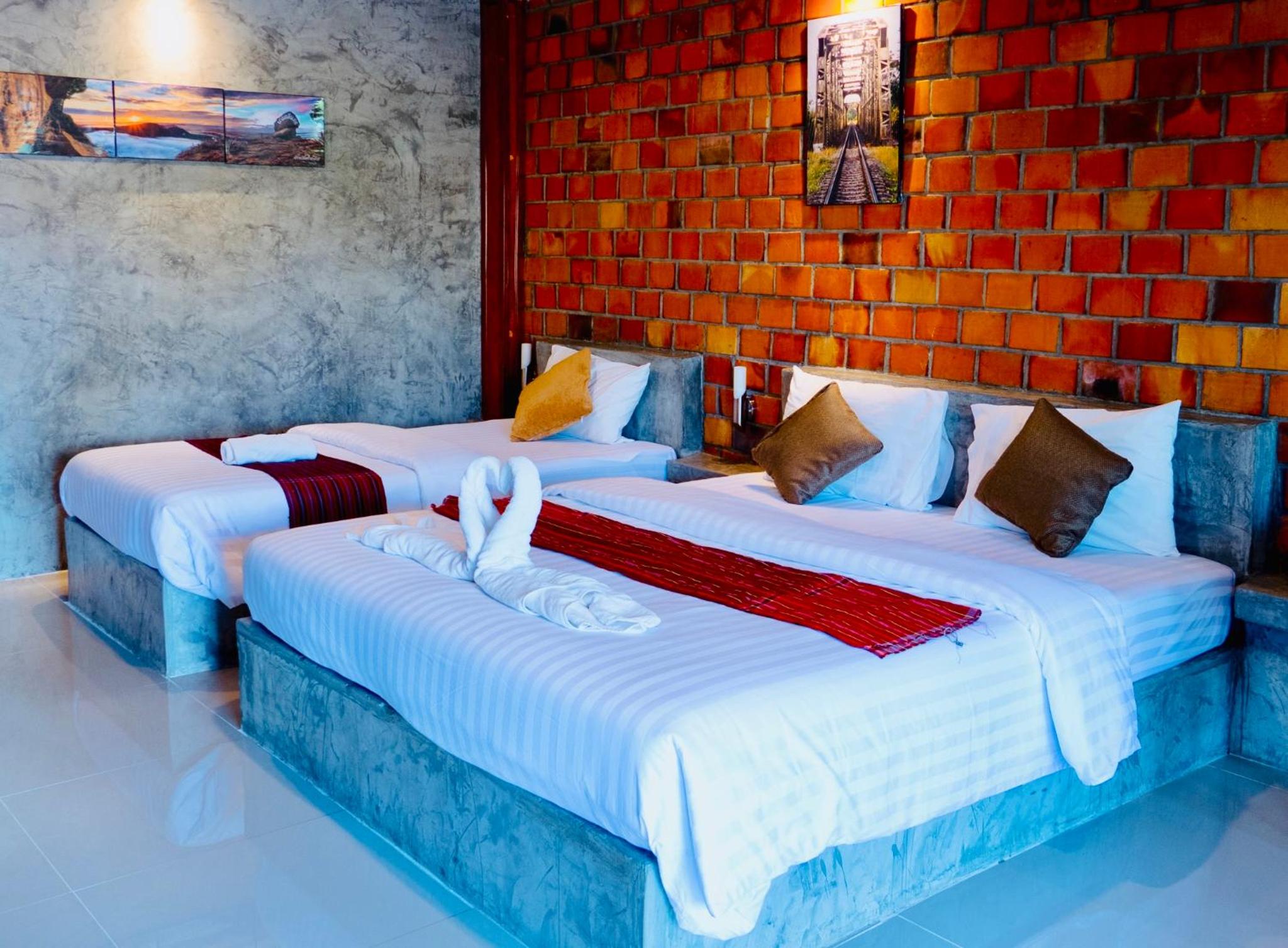 Triple Room with Pool View - Photo 10