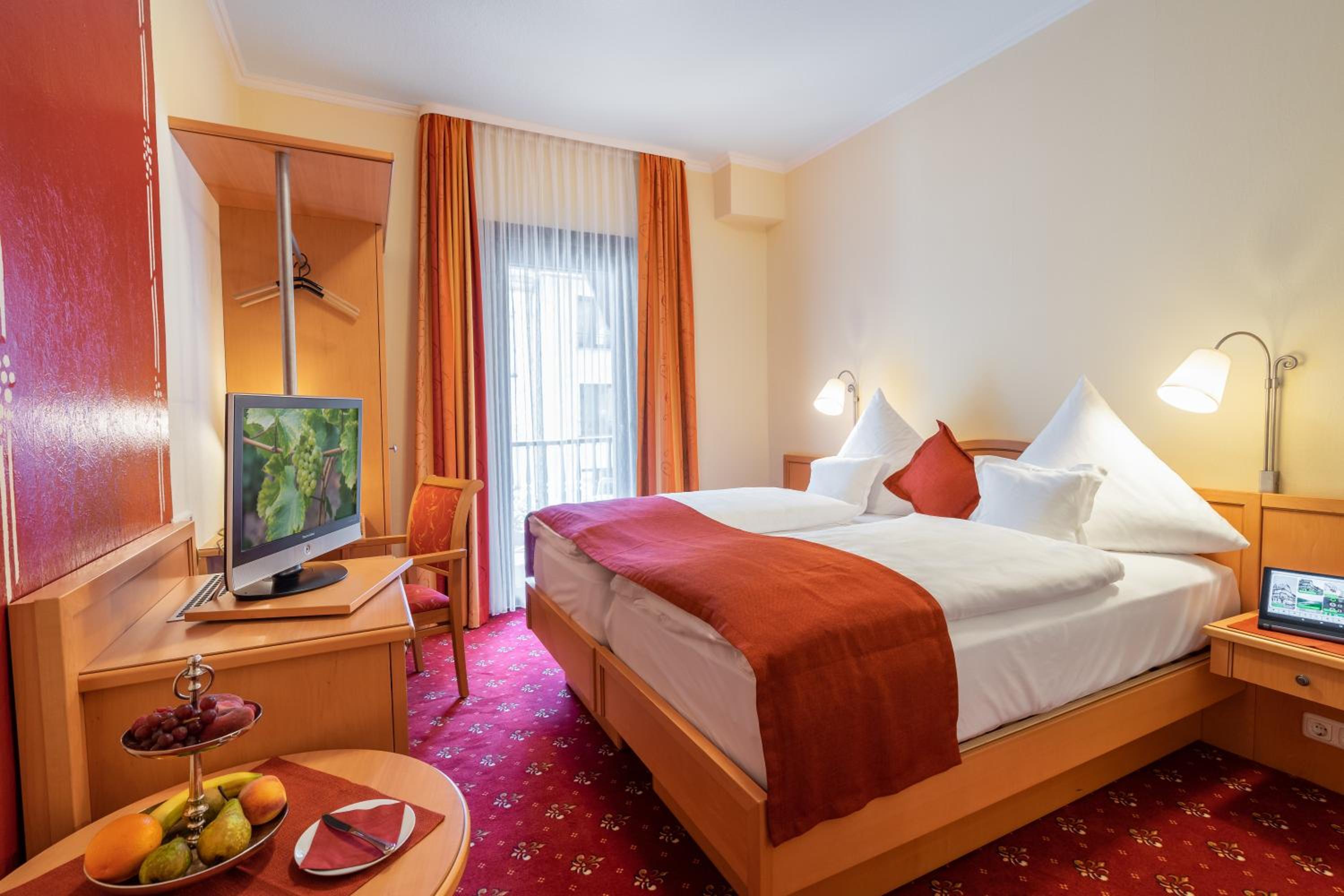 Classic Double Room with Balcony - Photo 1