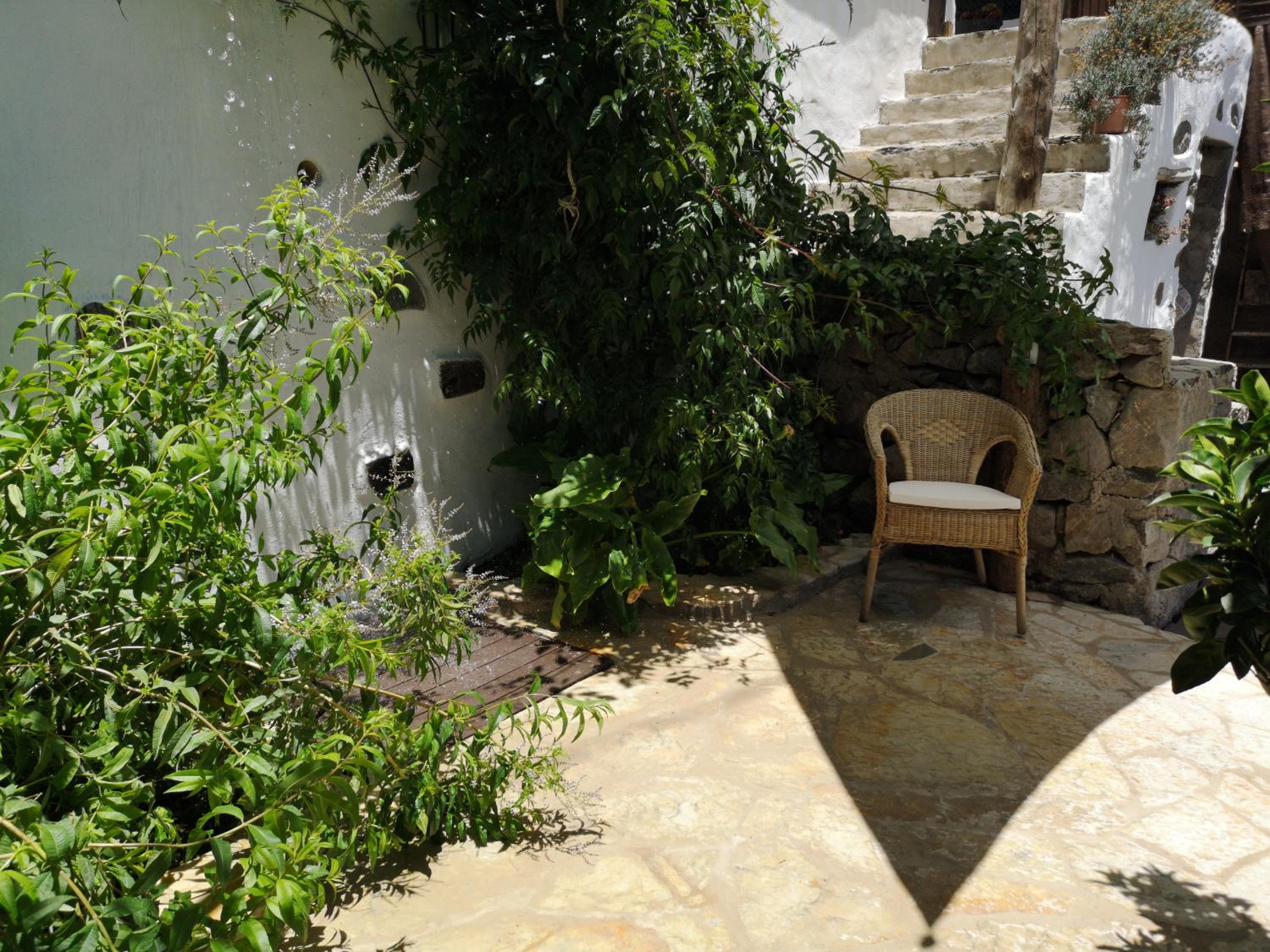 One-Bedroom House - Photo 29