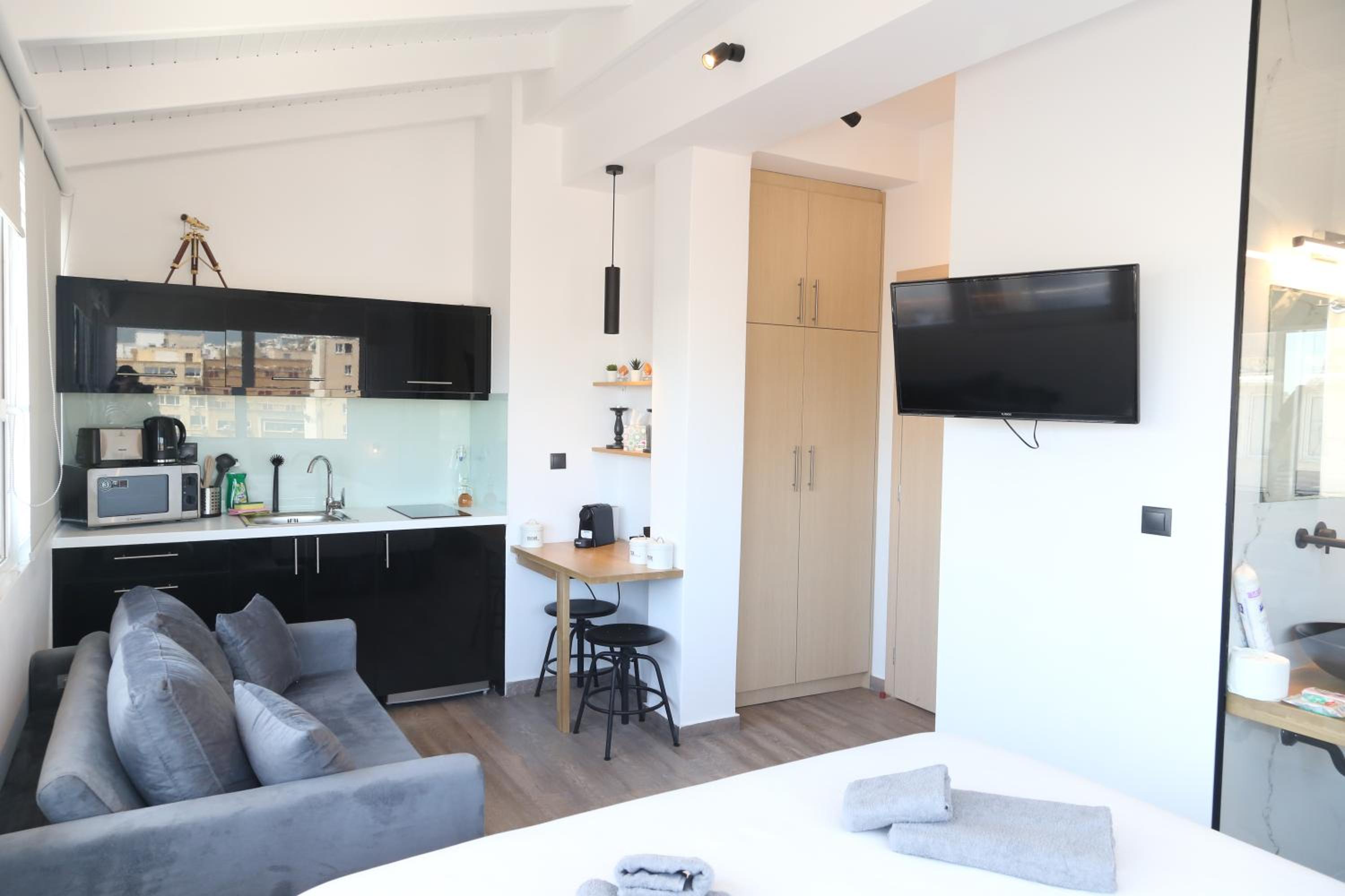Apartment with Mountain View