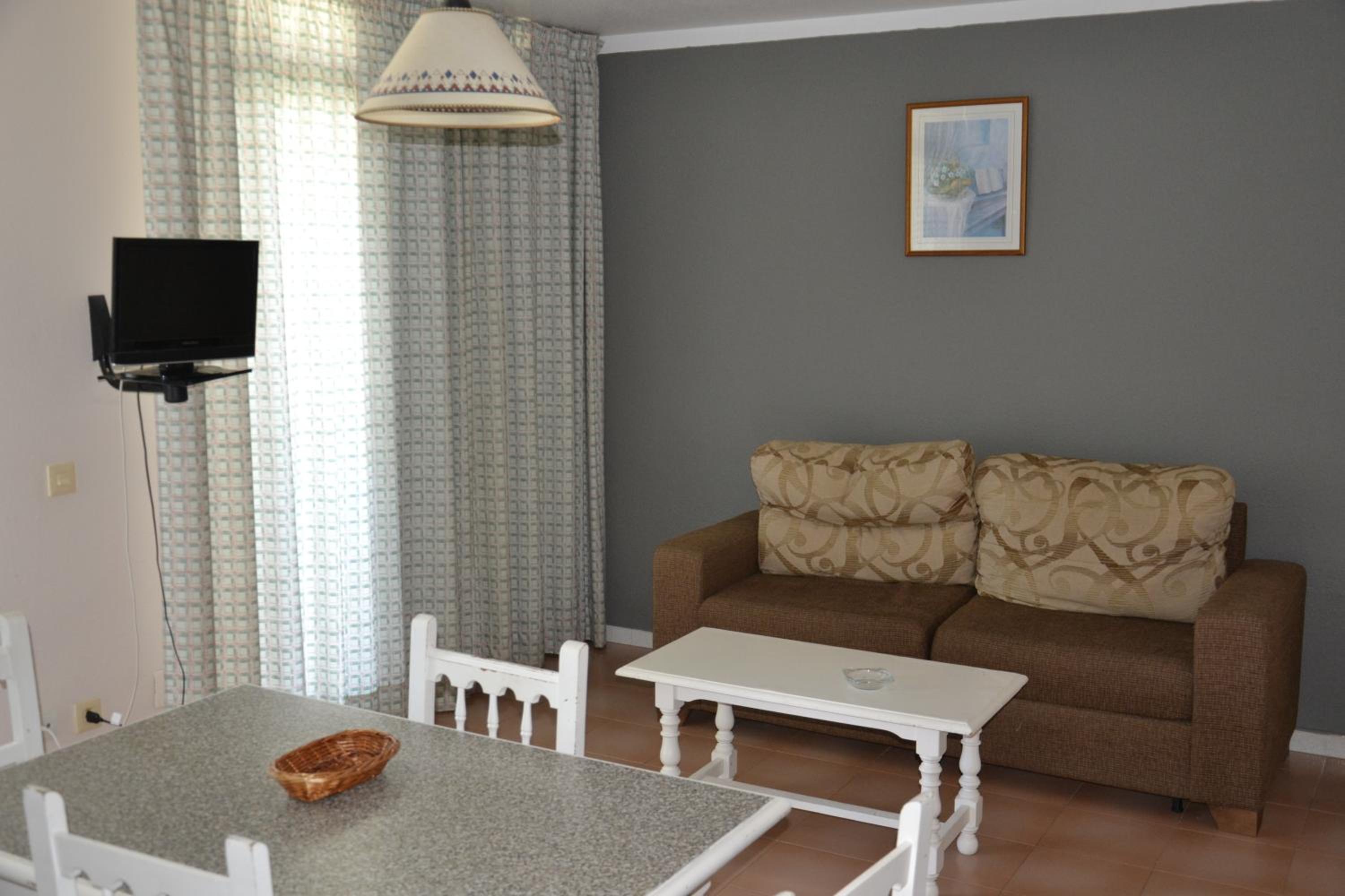One-Bedroom Apartment (2 - 4 Adults) photo 3