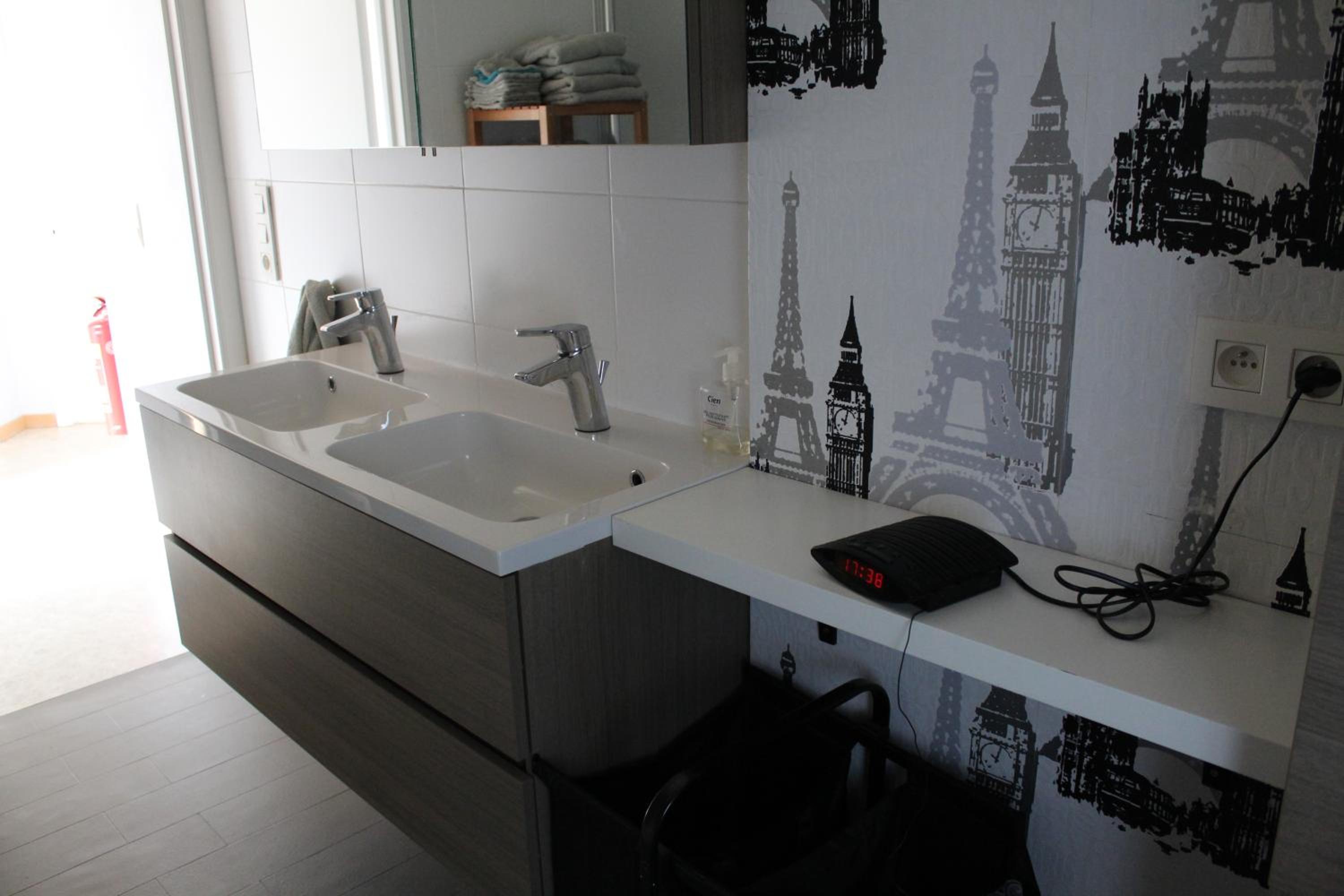 Large Double or Twin Room - Photo 2