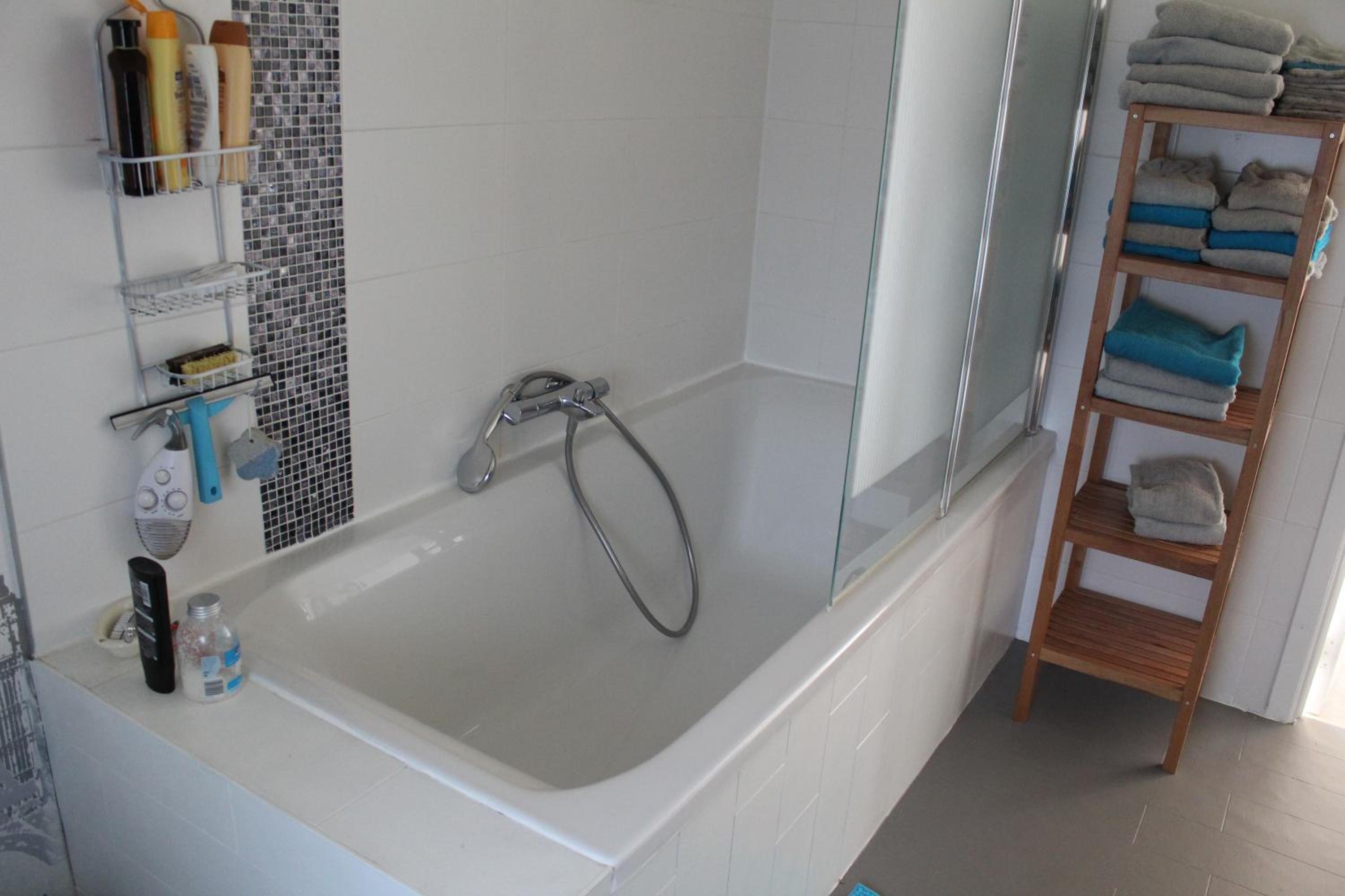 Large Double or Twin Room - Photo 9