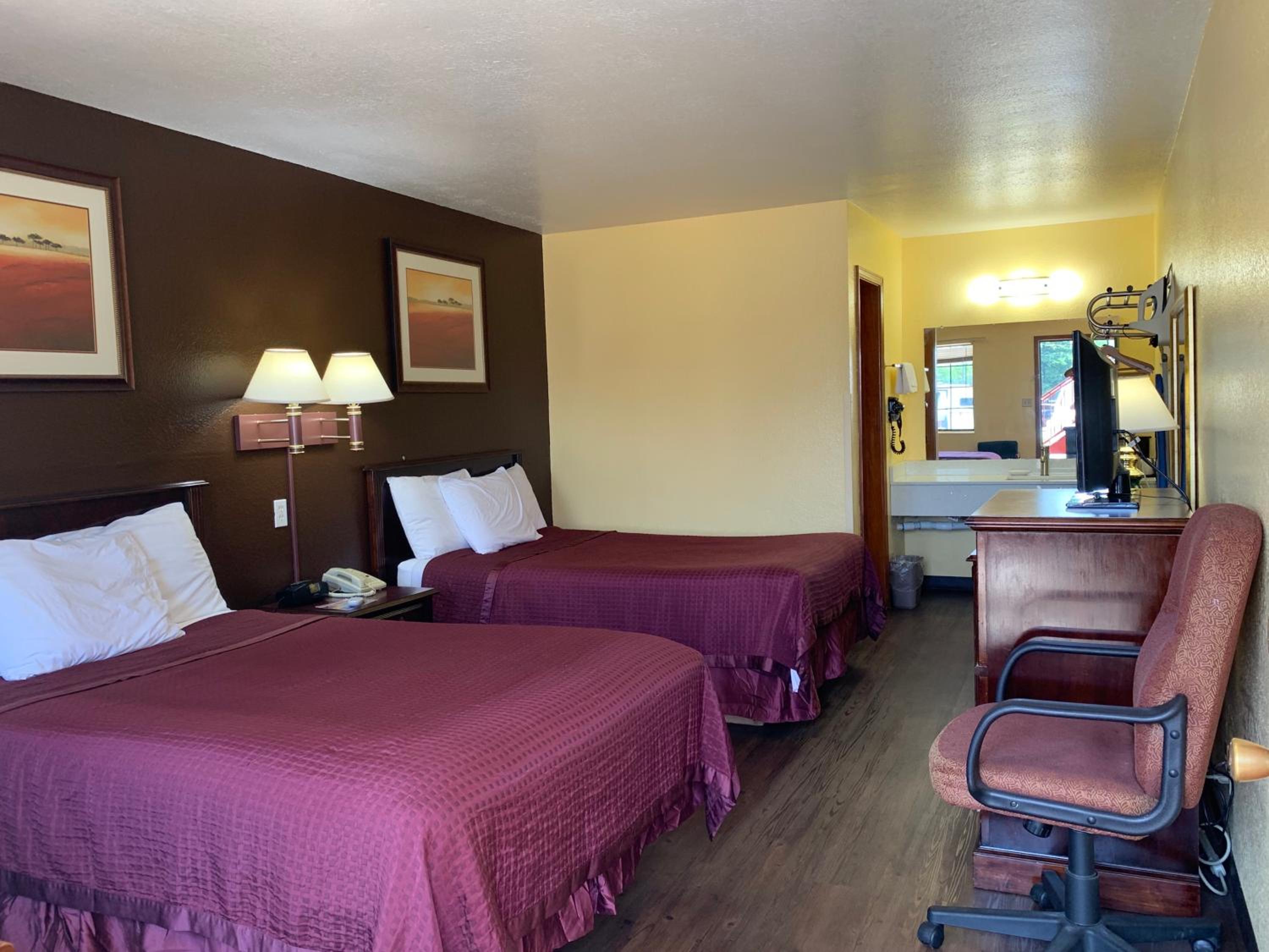 Double Room with Two Double Beds - Photo 2