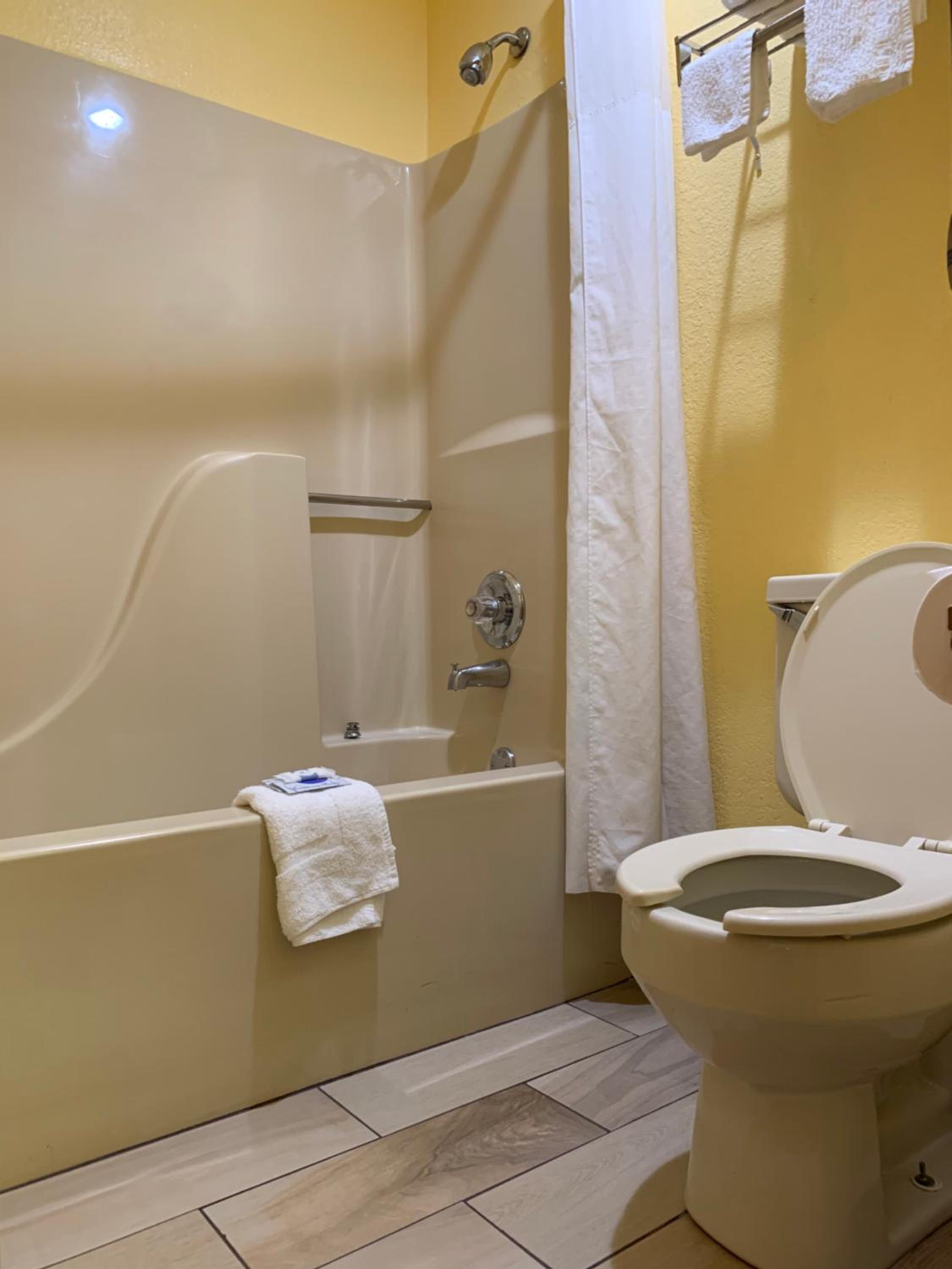 Double Room with Two Double Beds - Photo 4