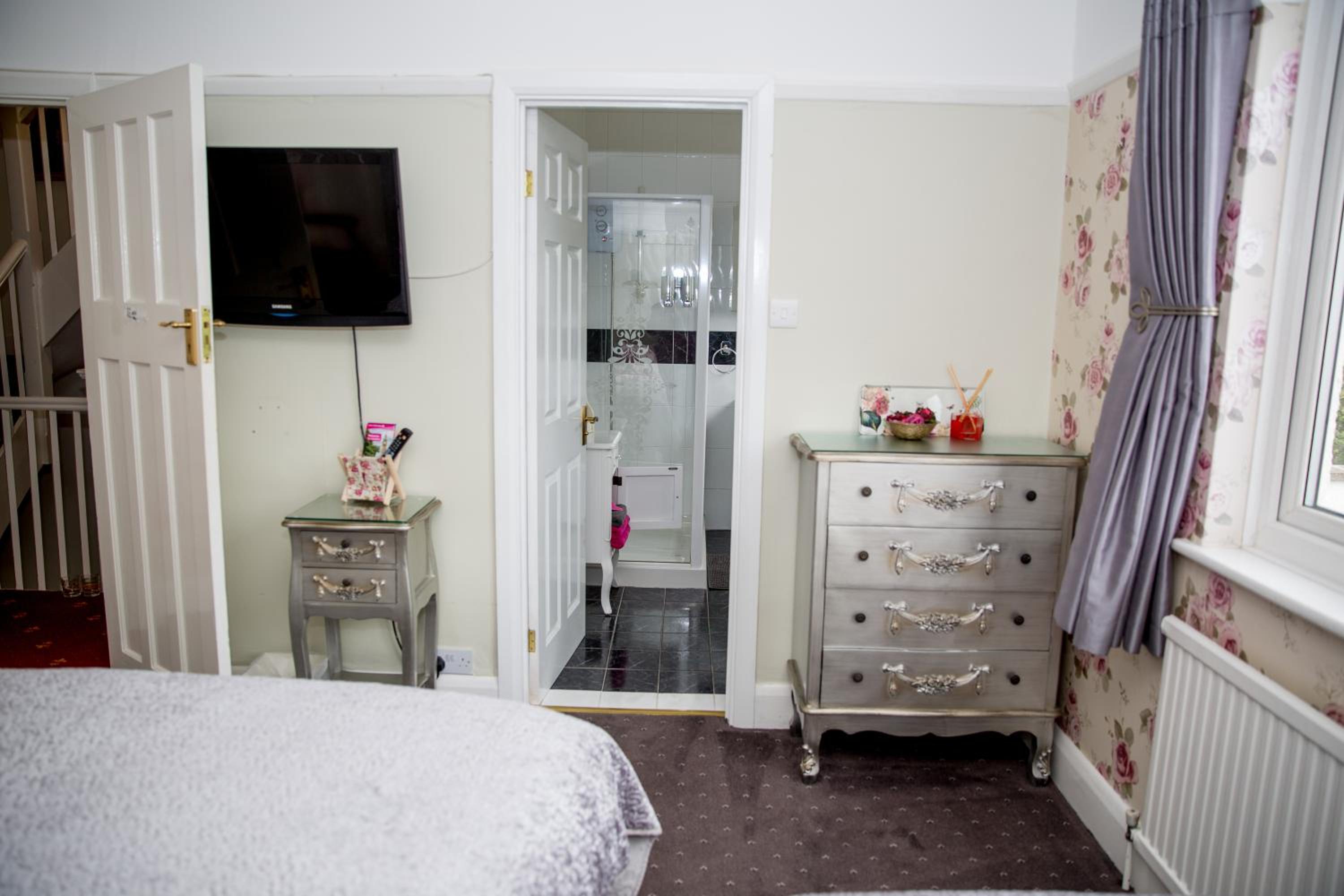 Triple Room with Private Bathroom photo 3