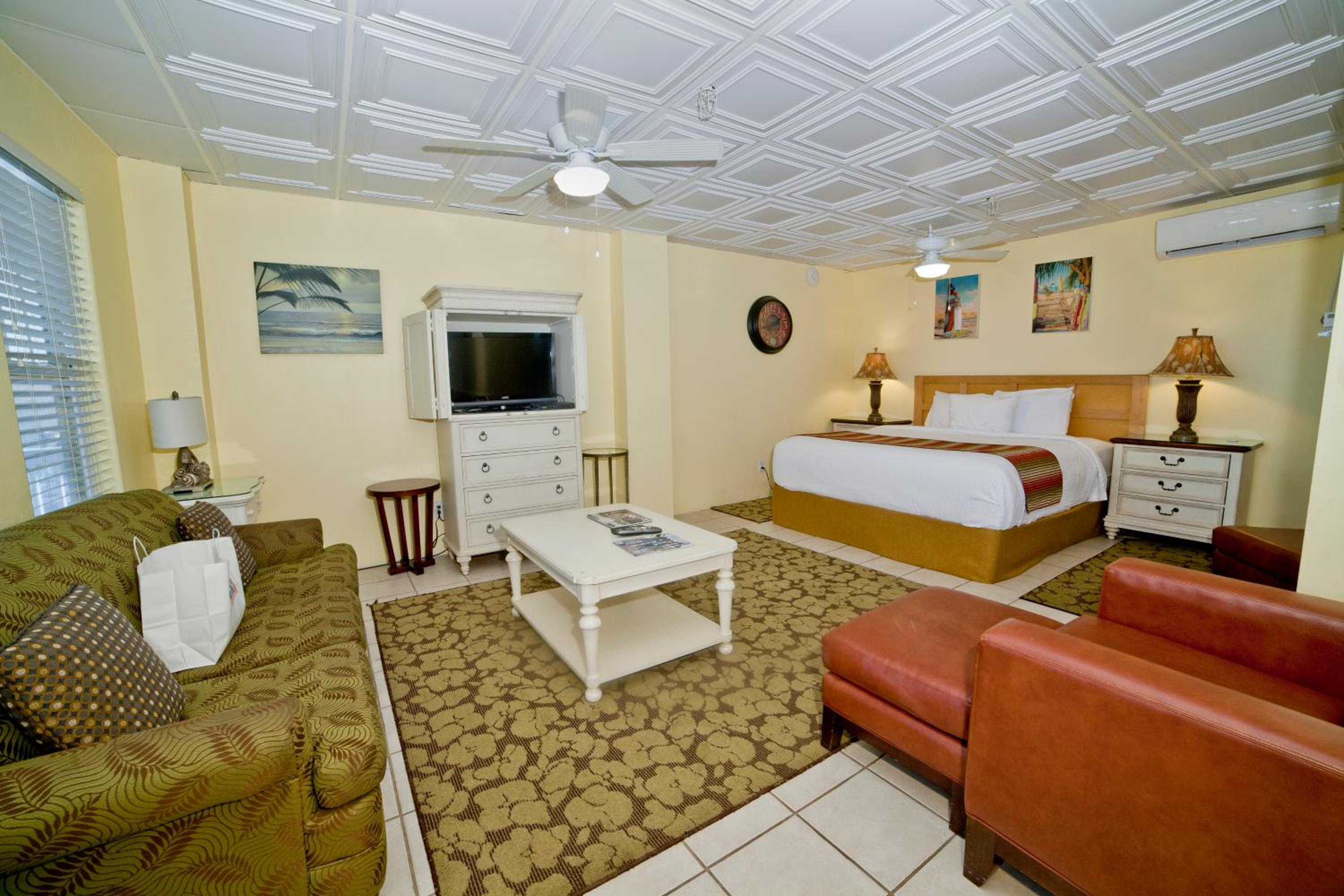 Studio Apartment photo 1