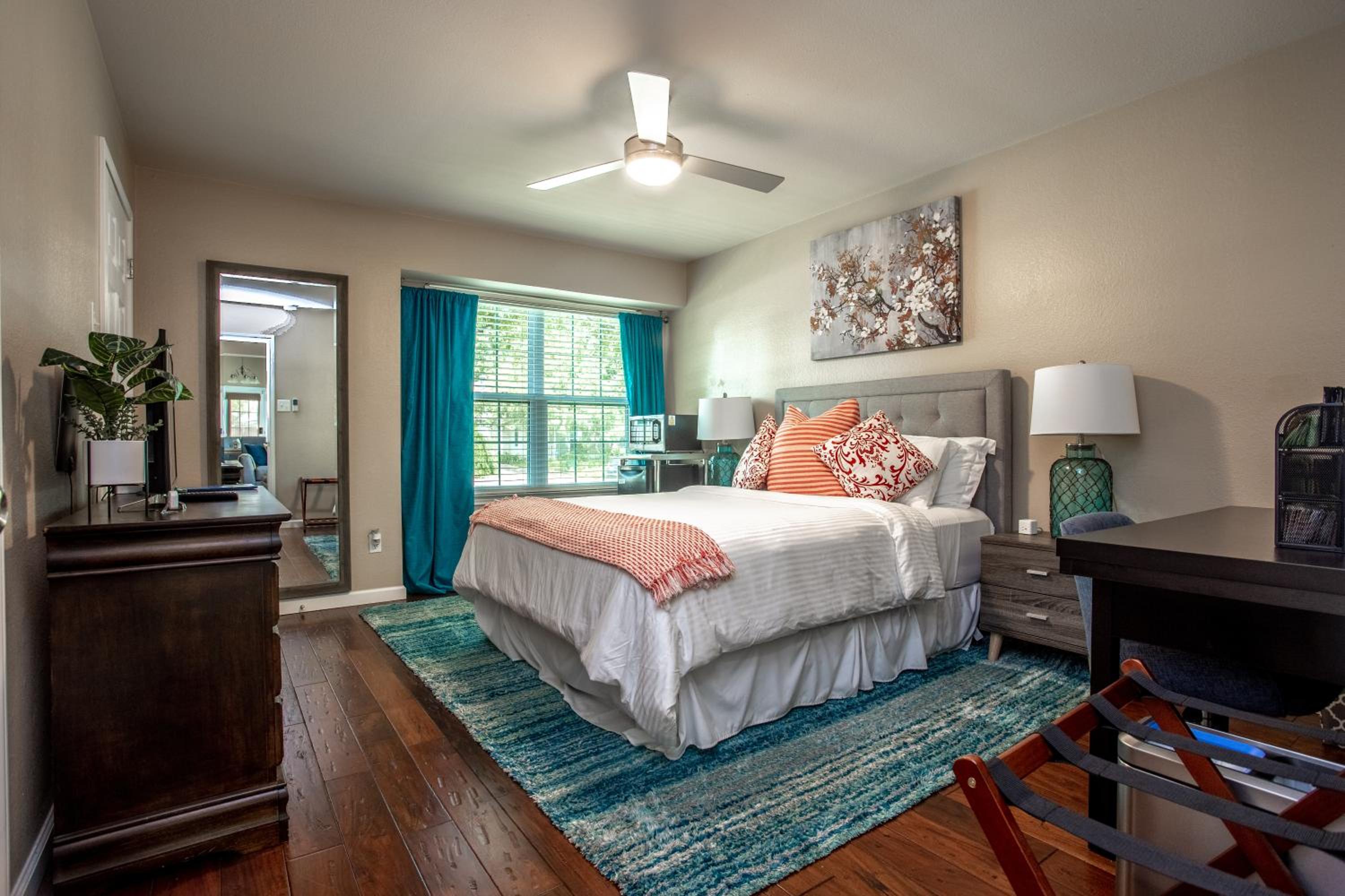 Two-Bedroom House - Photo 10