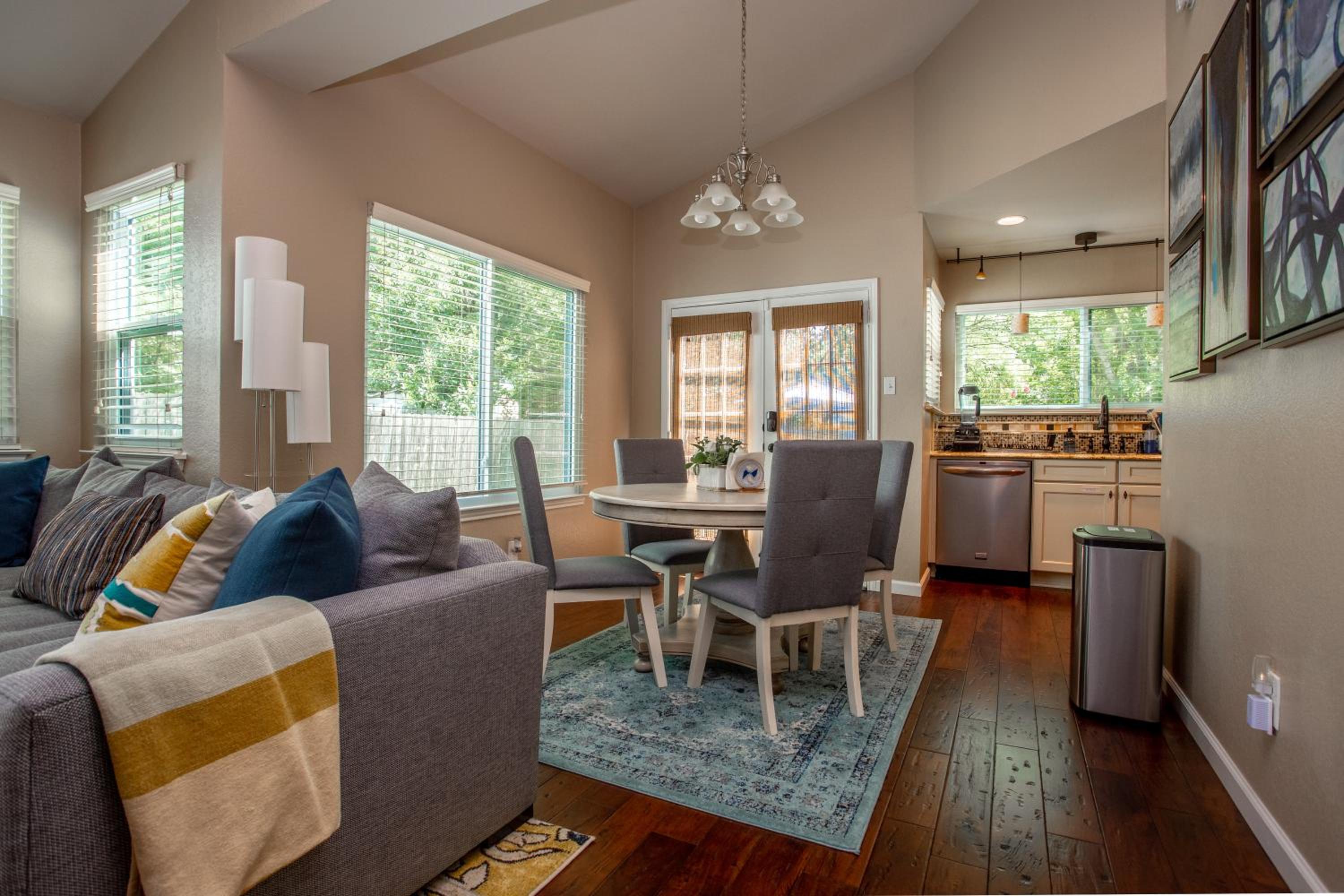Two-Bedroom House - Photo 16
