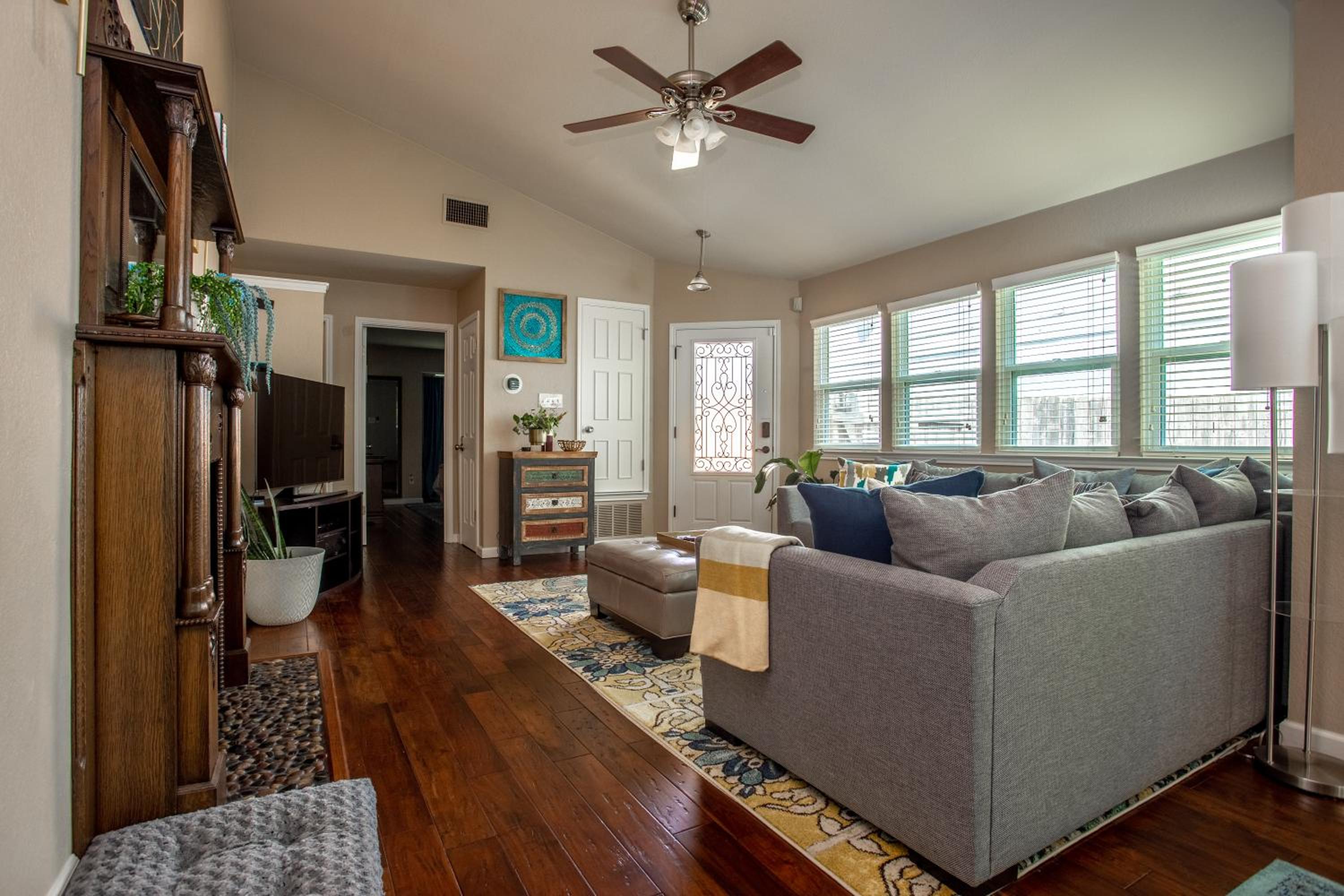 Two-Bedroom House - Photo 17
