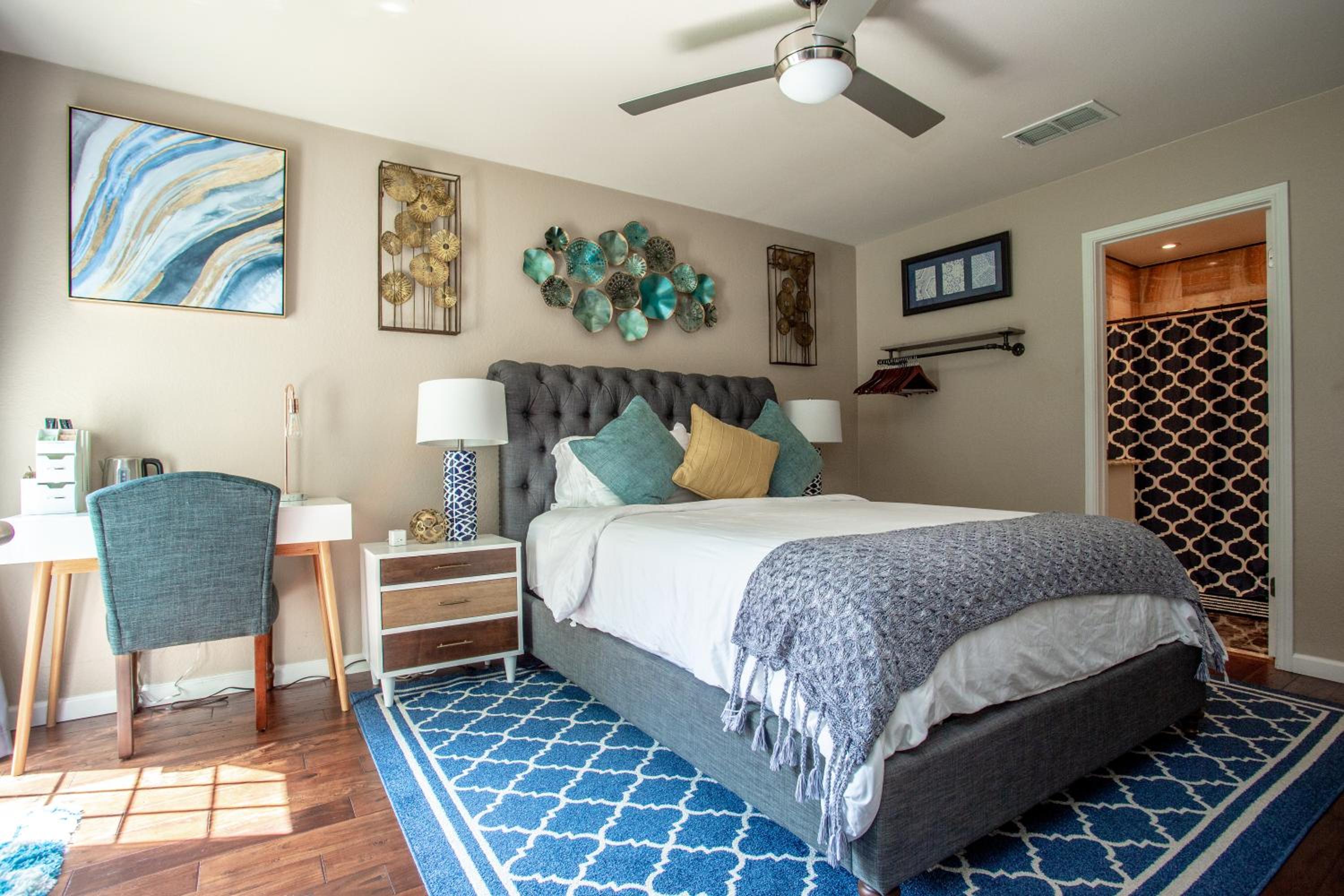 Two-Bedroom House - Photo 21