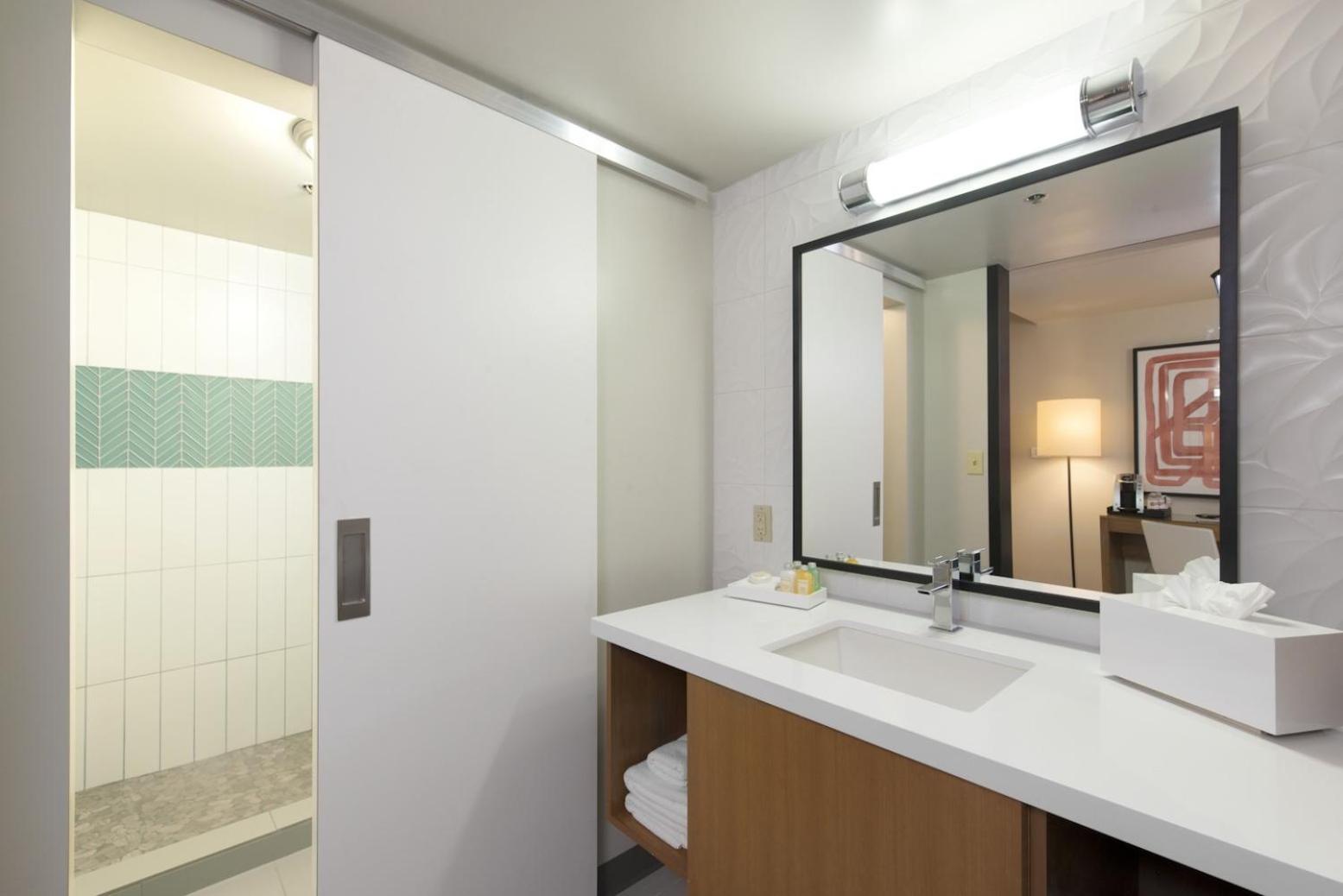 Luxe Room - Photo 5