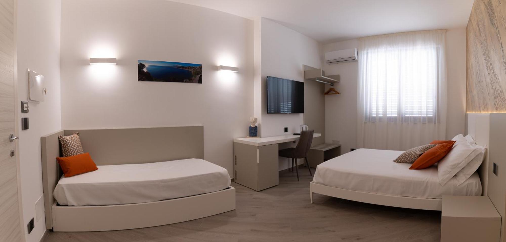 Deluxe Triple Room - Photo 12