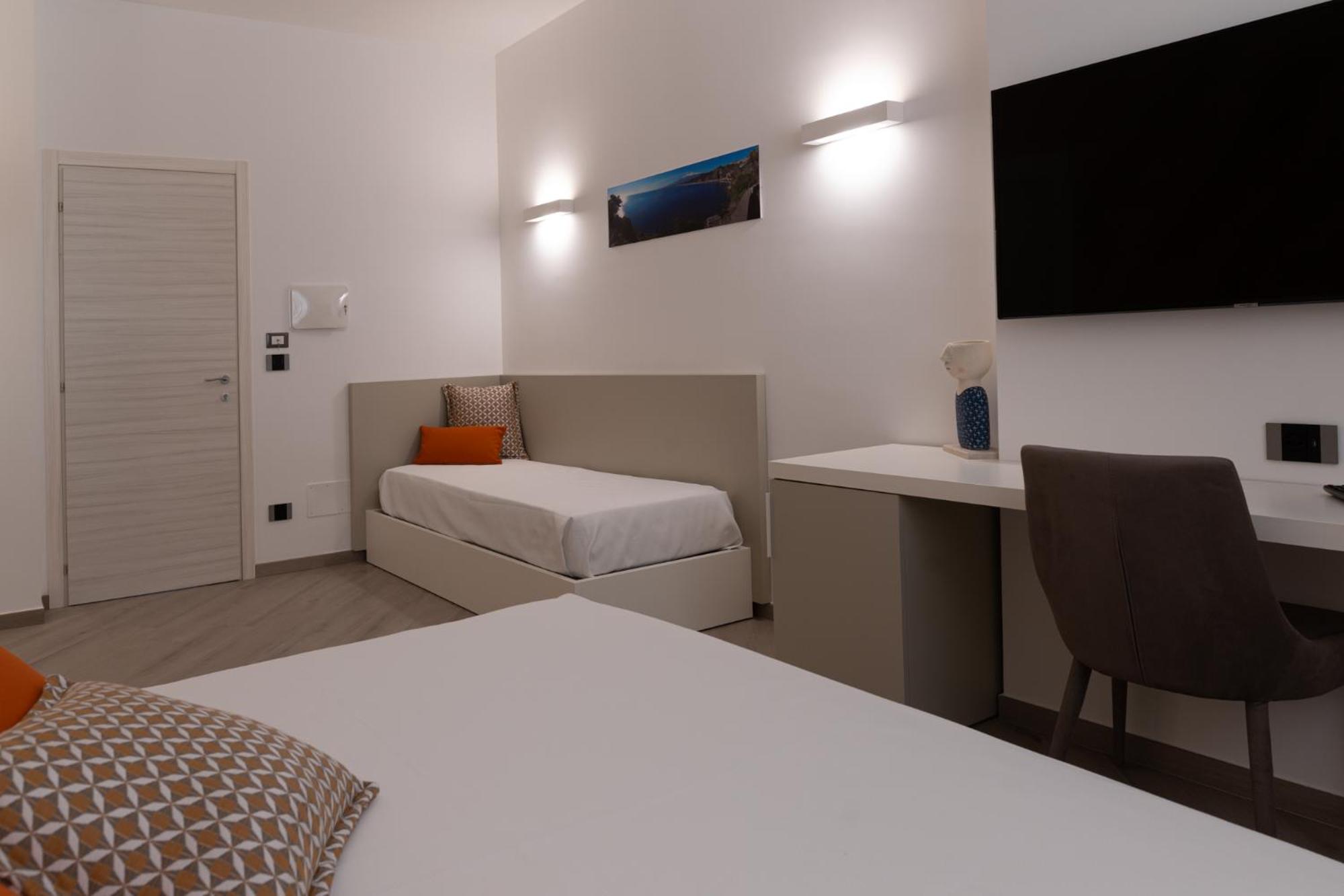 Deluxe Triple Room - Photo 1