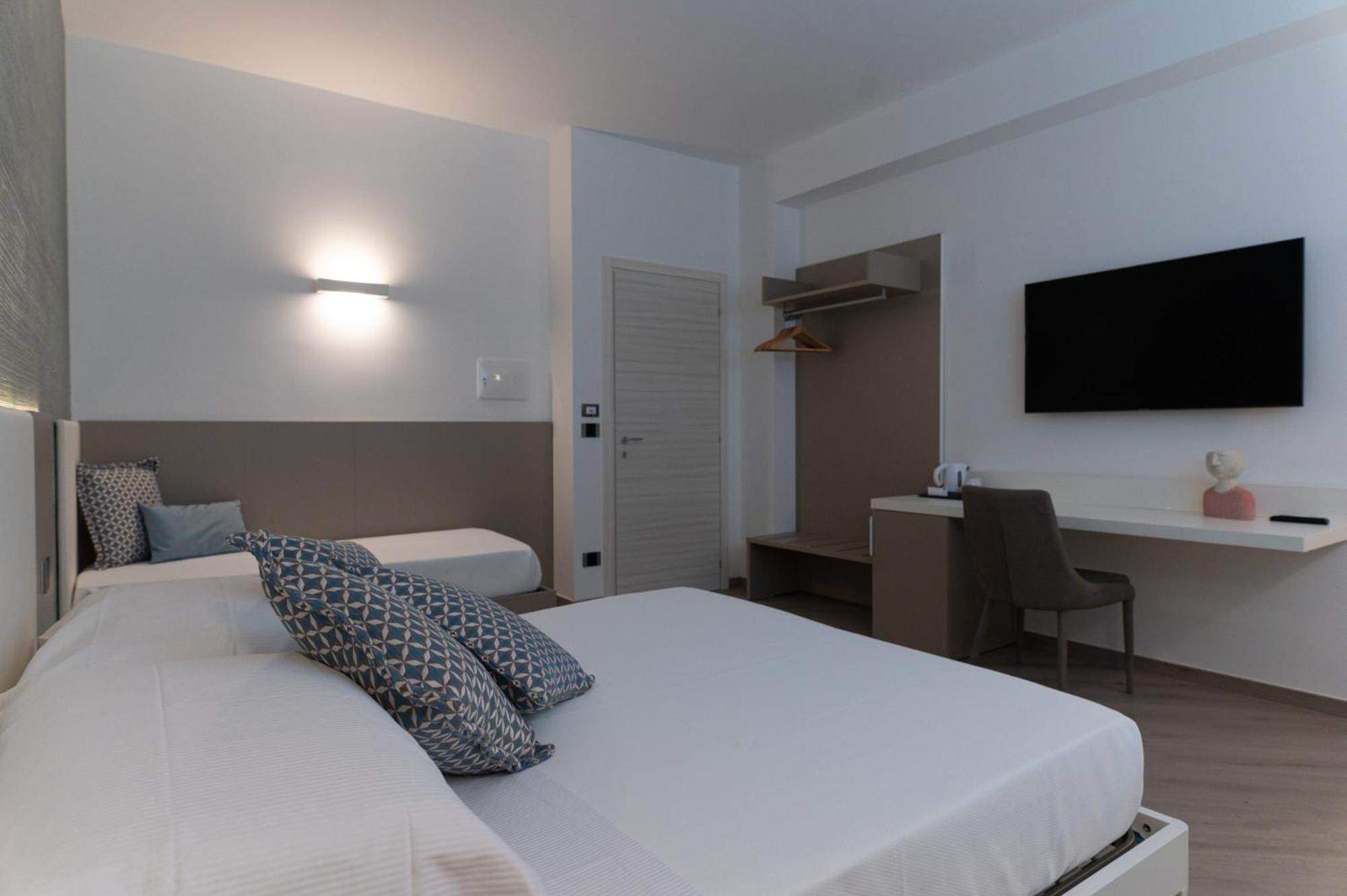 Deluxe Triple Room - Photo 17
