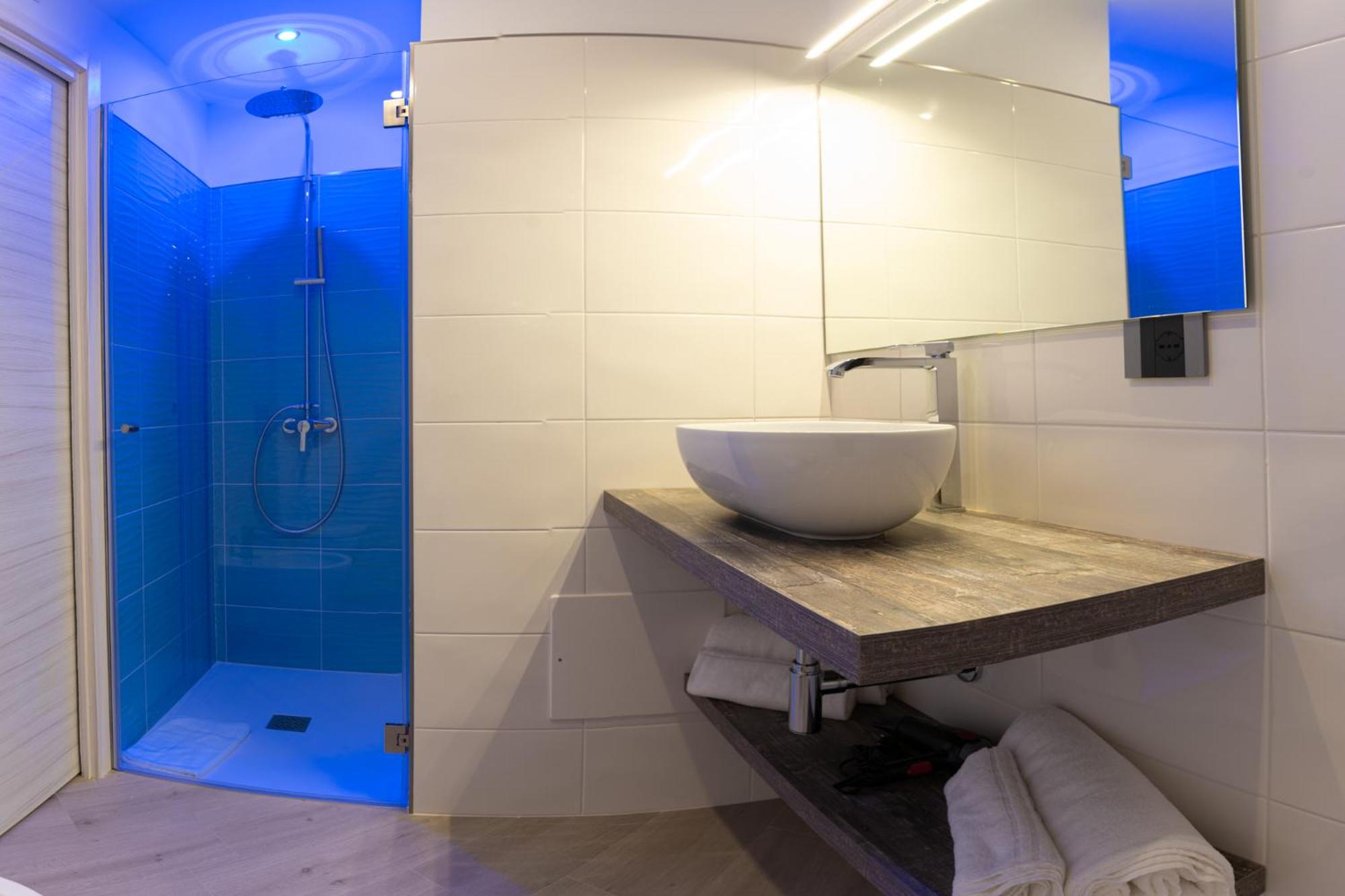 Deluxe Triple Room - Photo 25