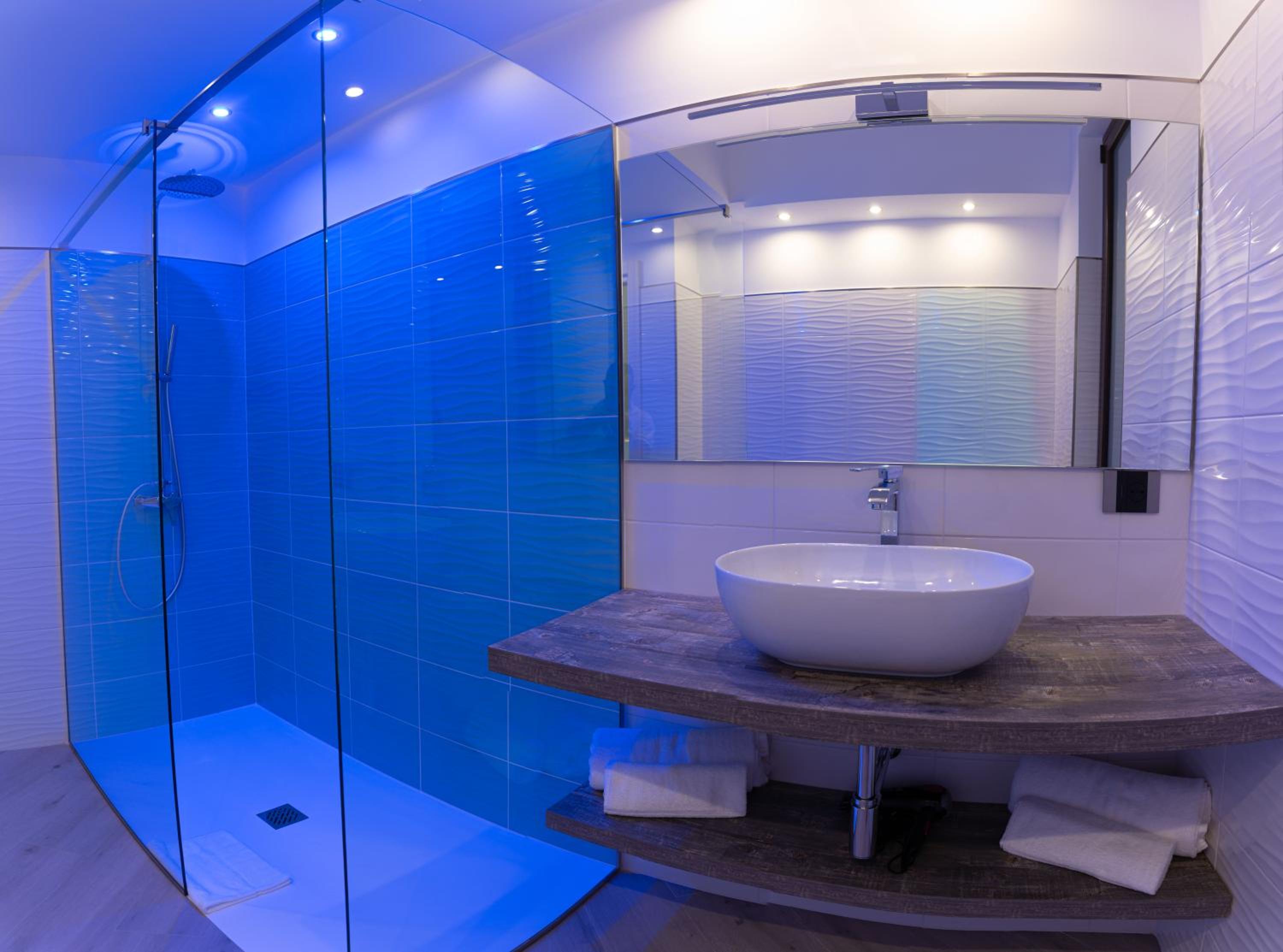 Deluxe Triple Room - Photo 20