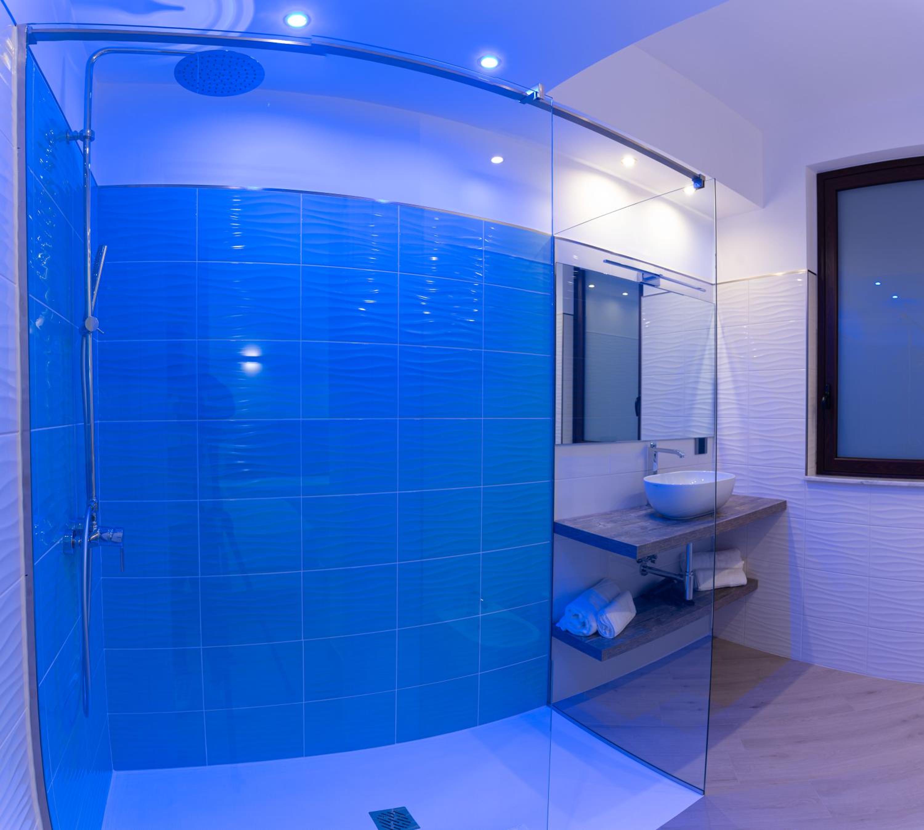 Deluxe Triple Room - Photo 21