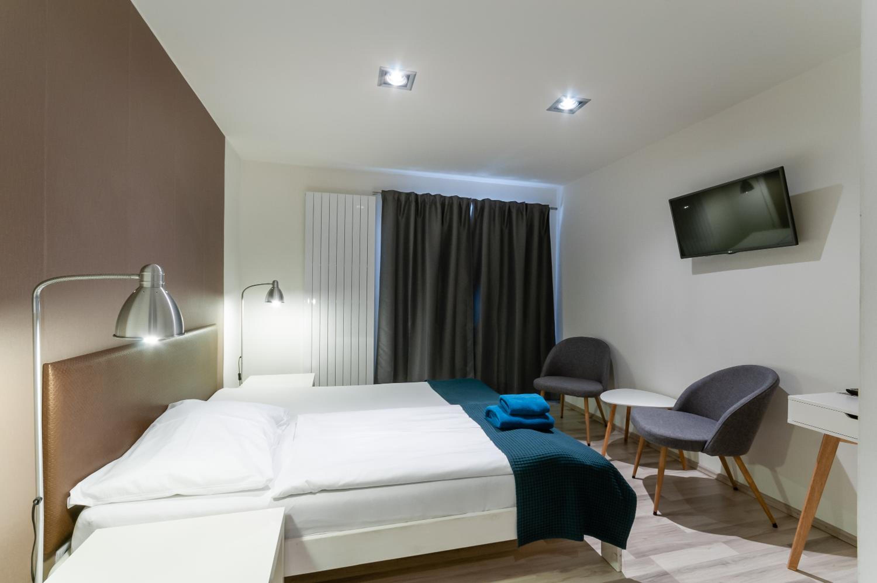 Double or Twin Room - Photo 12