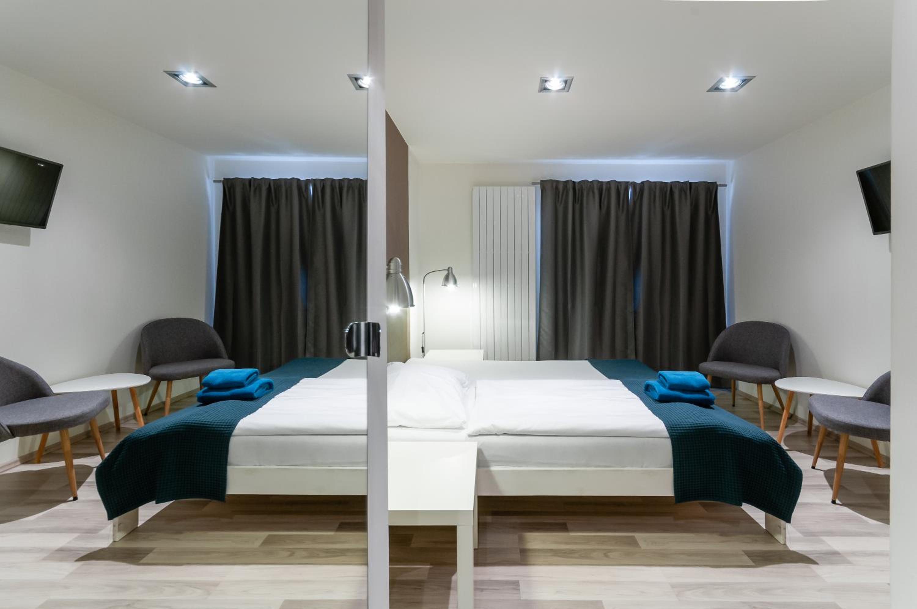 Double or Twin Room - Photo 10