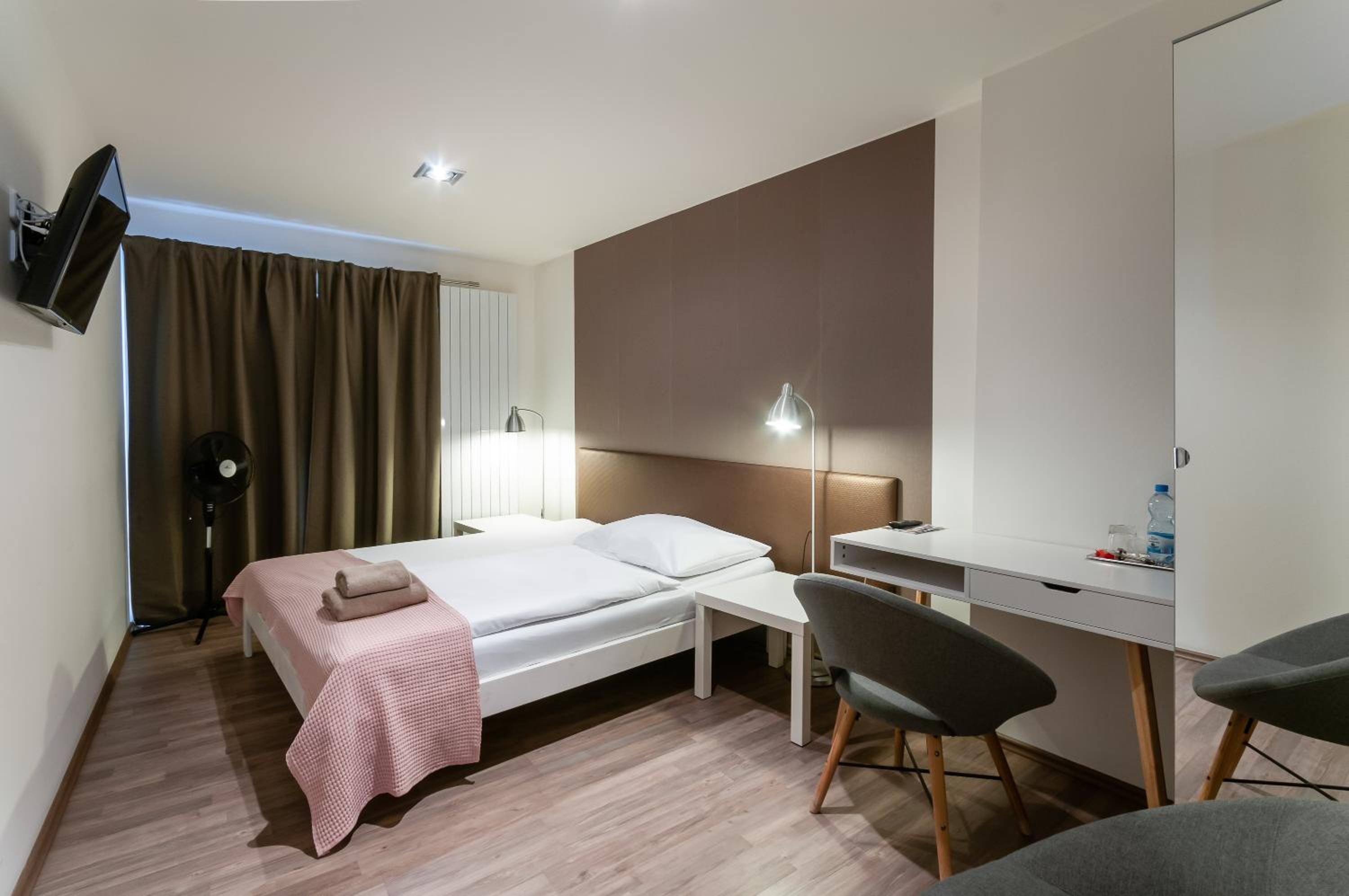 Double or Twin Room - Photo 8