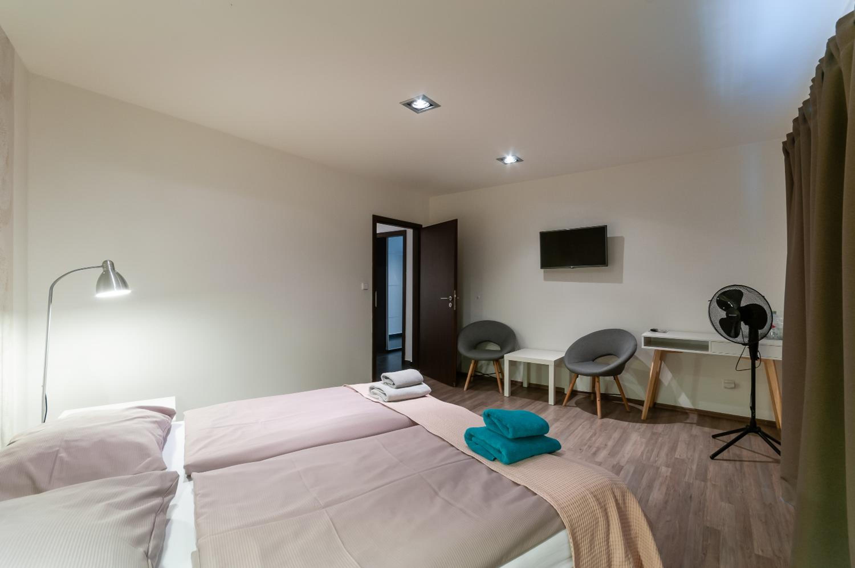Double or Twin Room - Photo 38