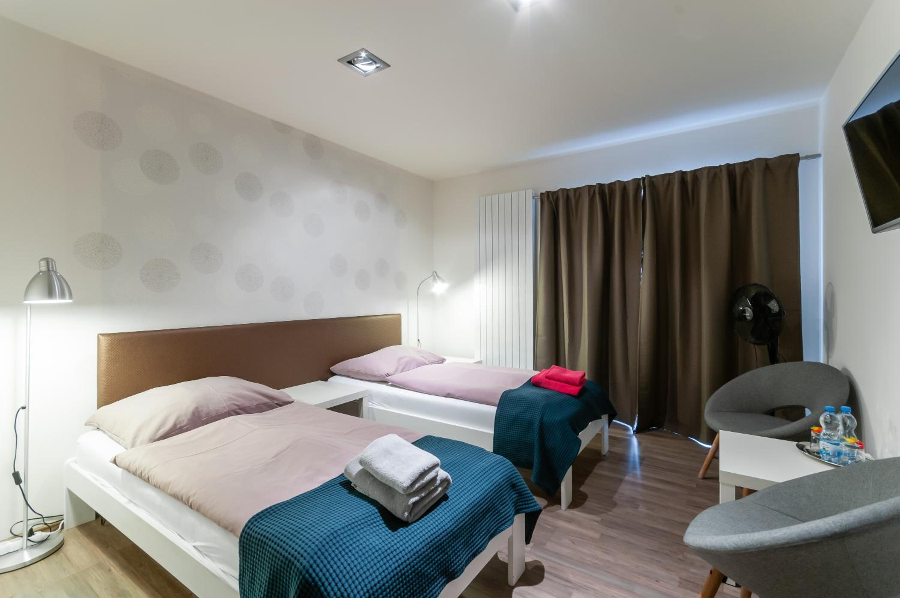Double or Twin Room - Photo 5