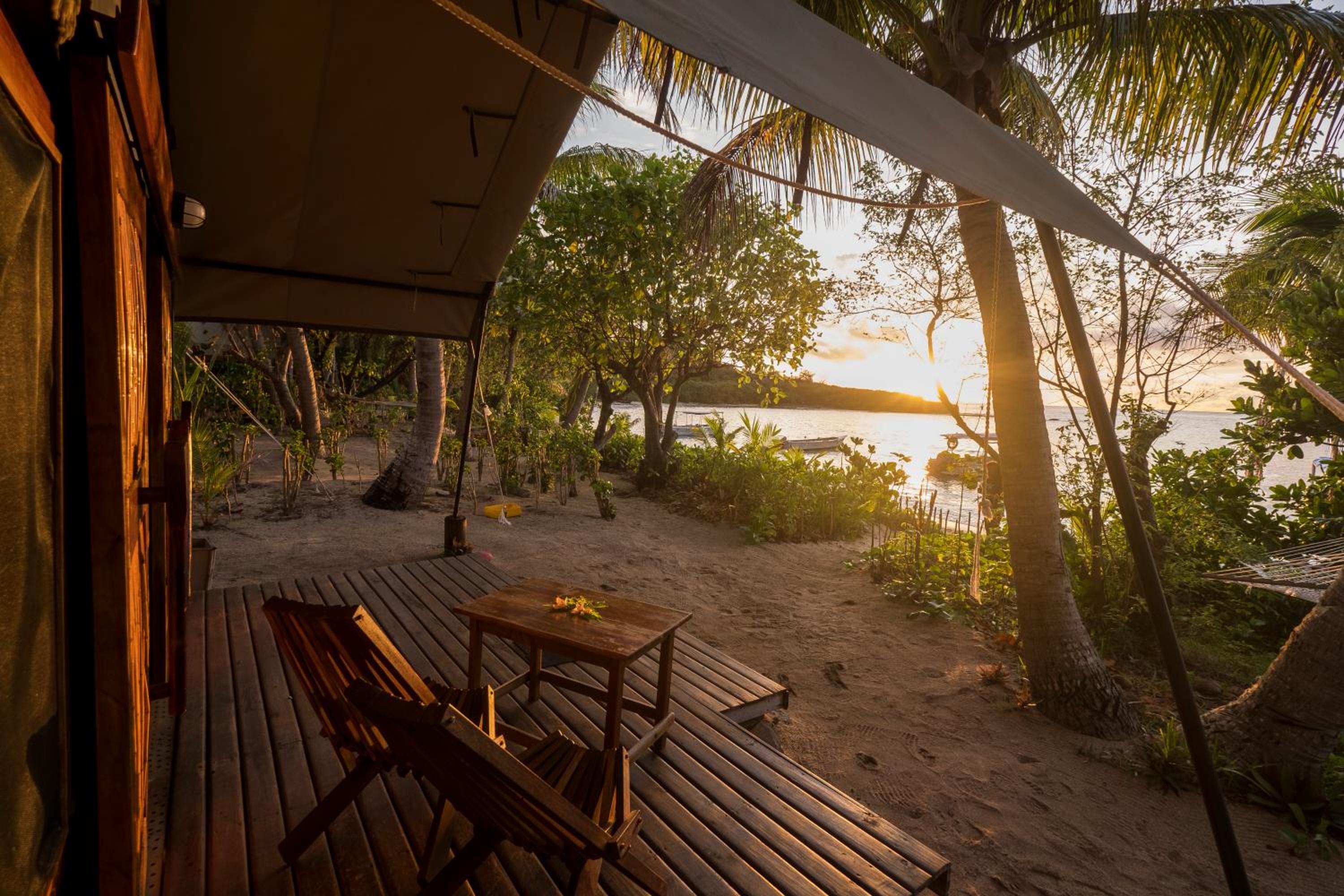Beachfront Levu (Large) Bure photo 9